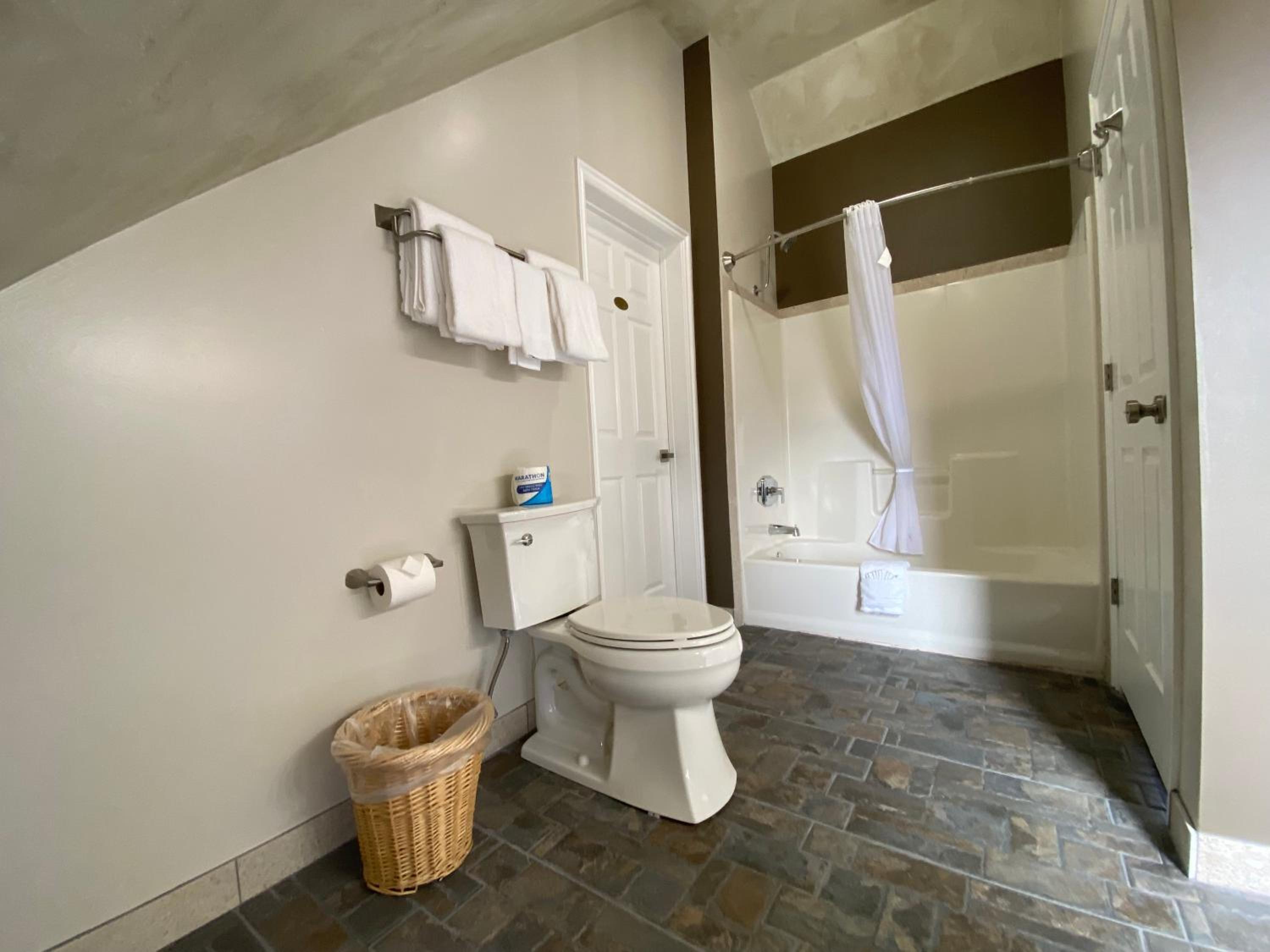 SkyRidge Inn