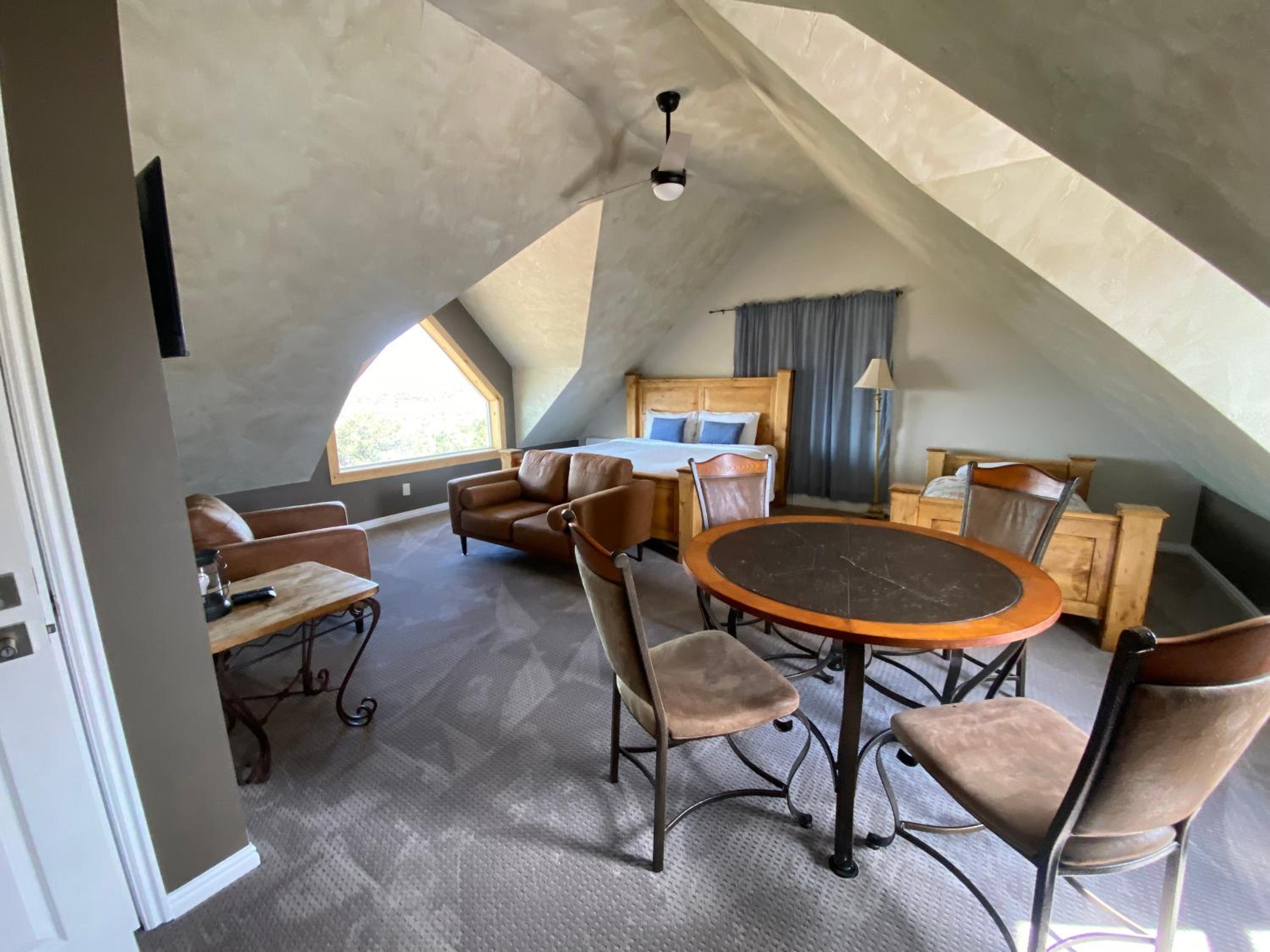 SkyRidge Inn