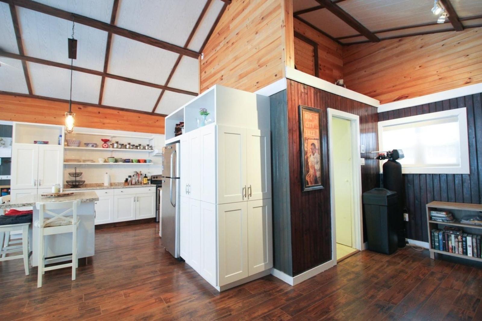 Le Duc on the Lake - Cozy waterfront Cottage