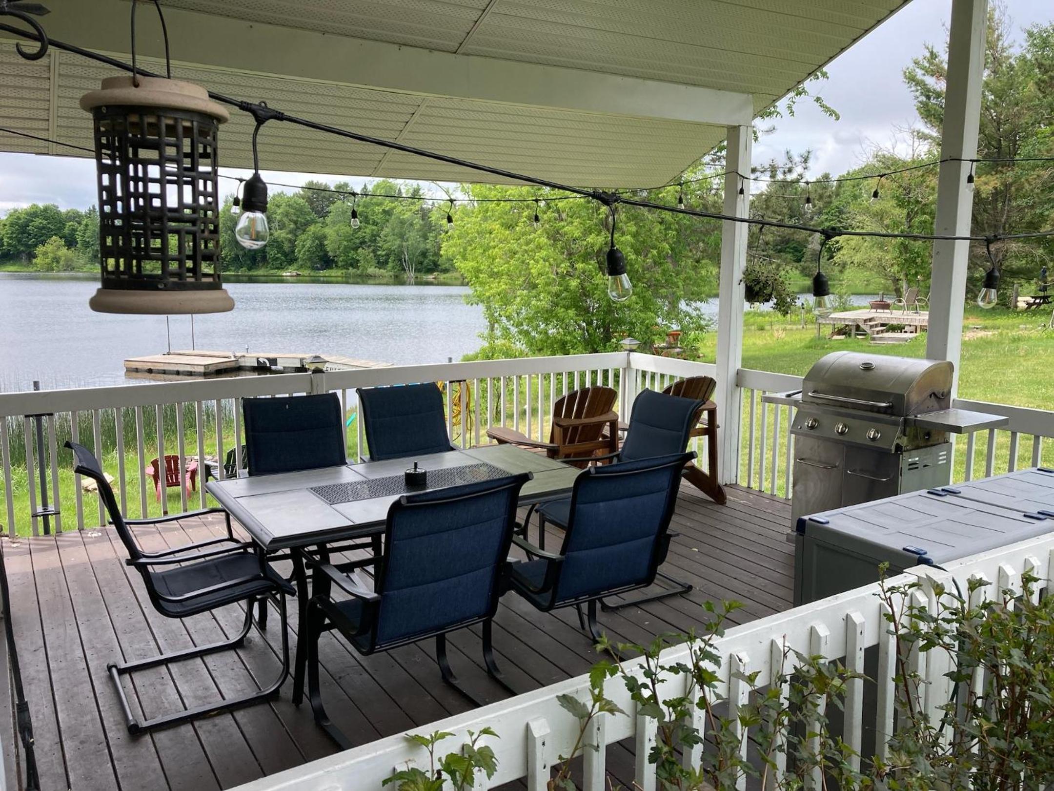 Le Duc on the Lake - Cozy waterfront Cottage
