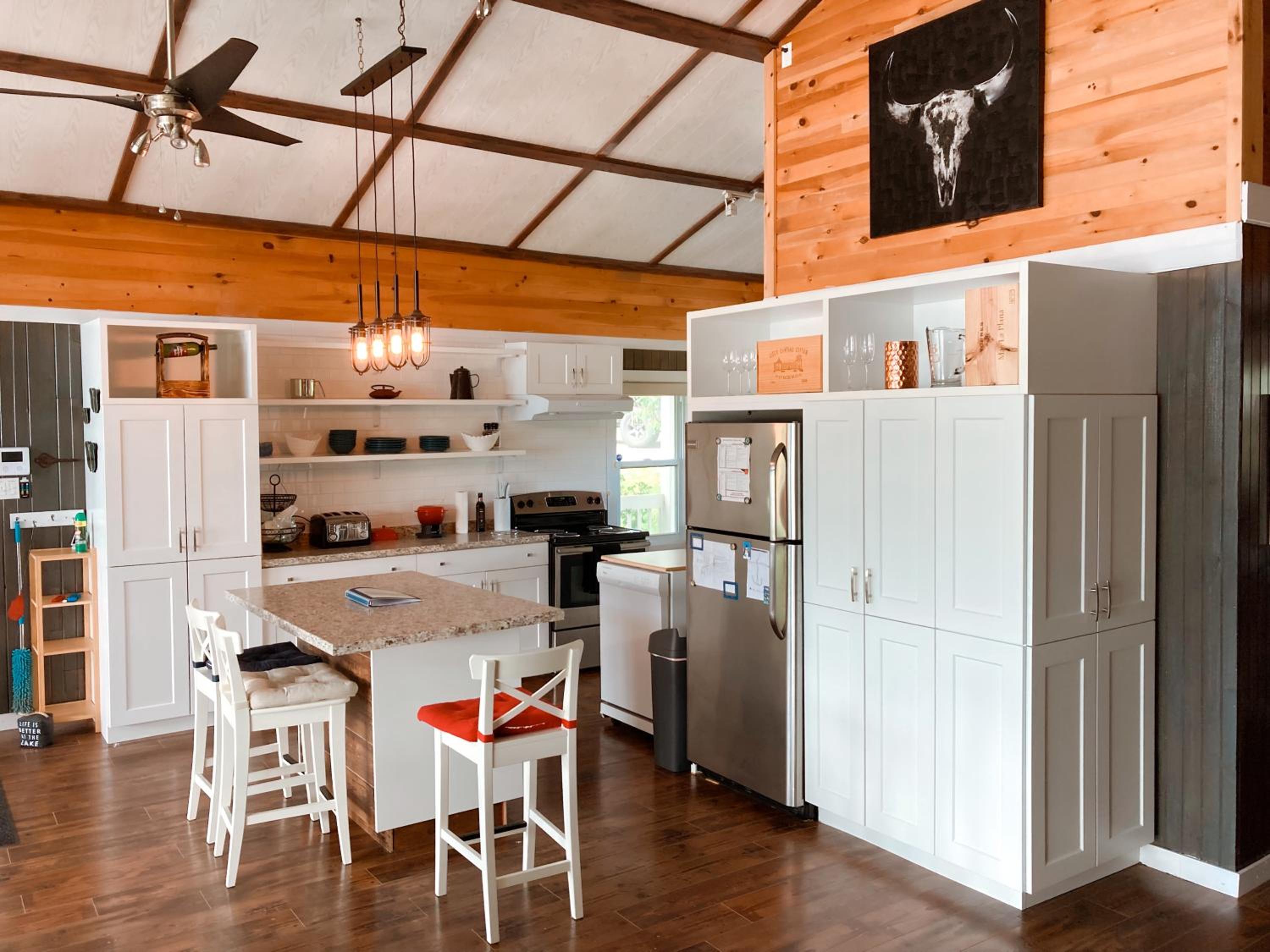 Le Duc on the Lake - Cozy waterfront Cottage