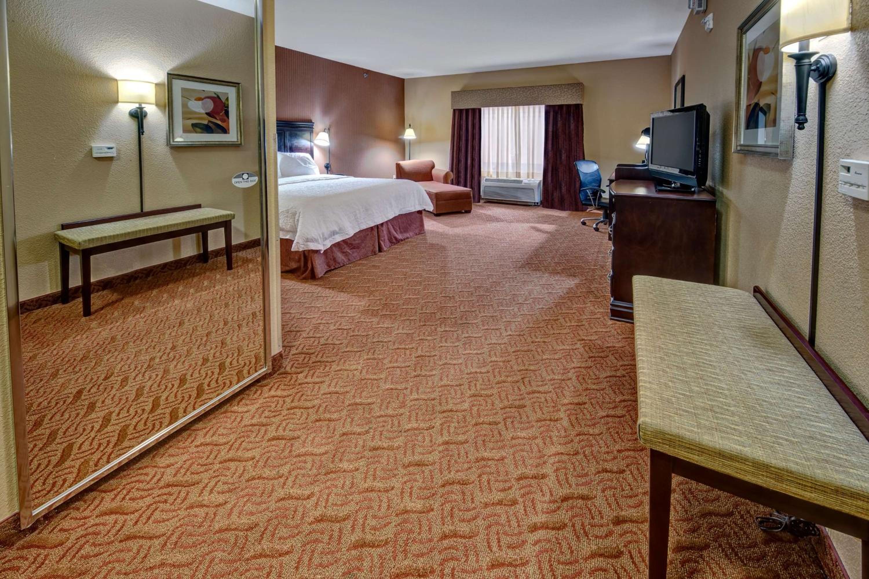Corsicana Vacations - Hampton Inn  Suites Corsicana - Property Image 1