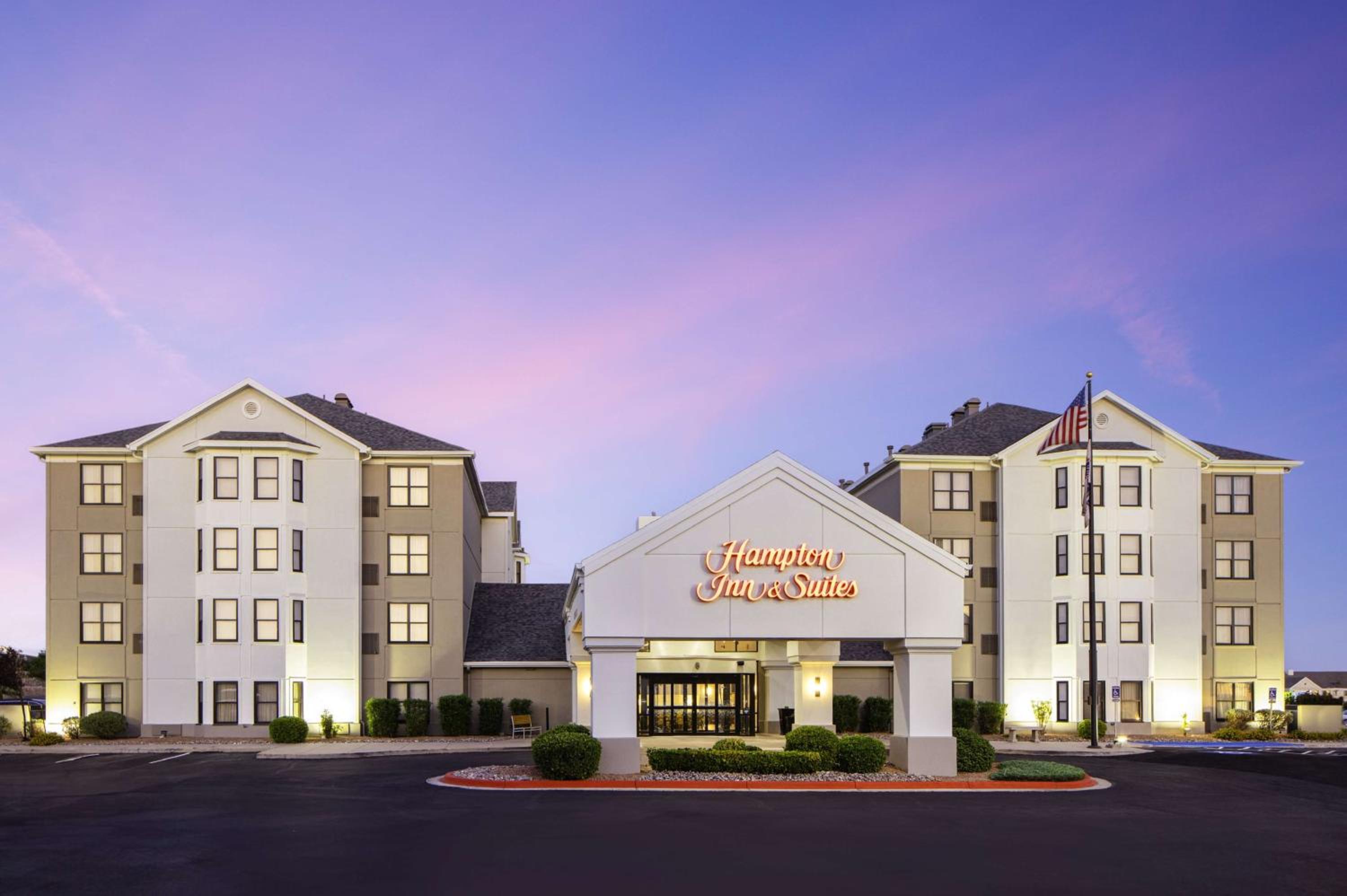 Hotel Hampton Inn & Suites El Paso-Airport - Image 1