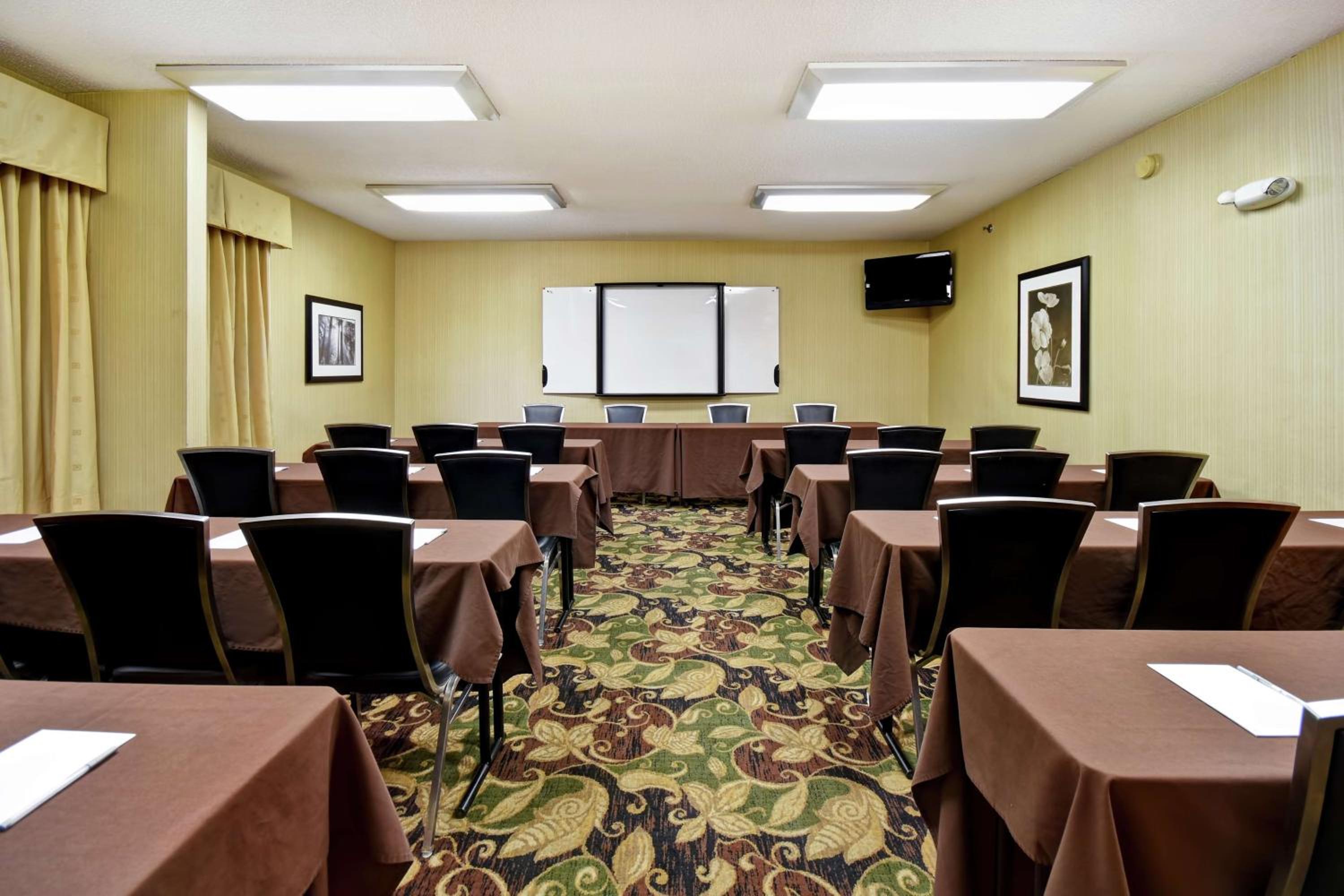 St Louis Vacations - Hampton Inn St. Louis - Westport - Property Image 5