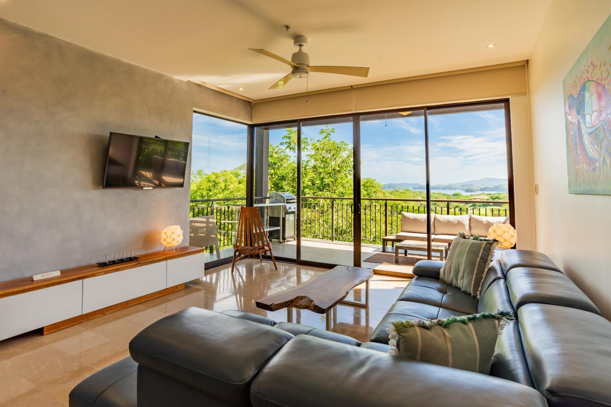 Roble Sabana 305 Luxury Condo - Reserva Conchal
