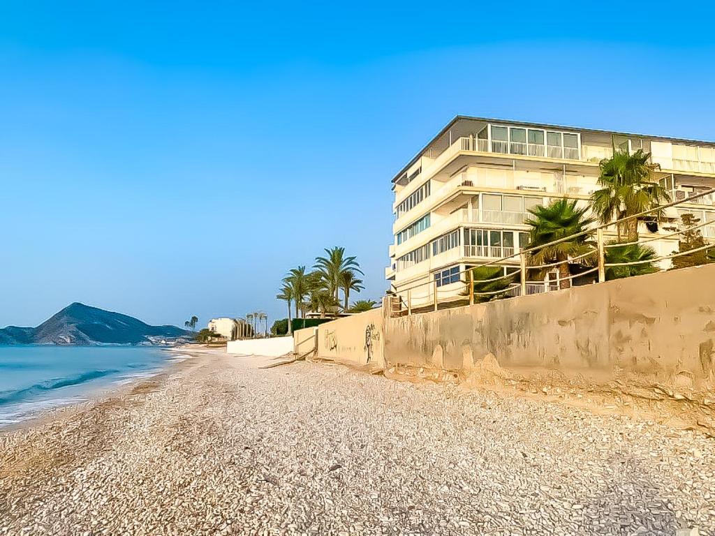 Apartamento primera línea con acceso privado a la playa