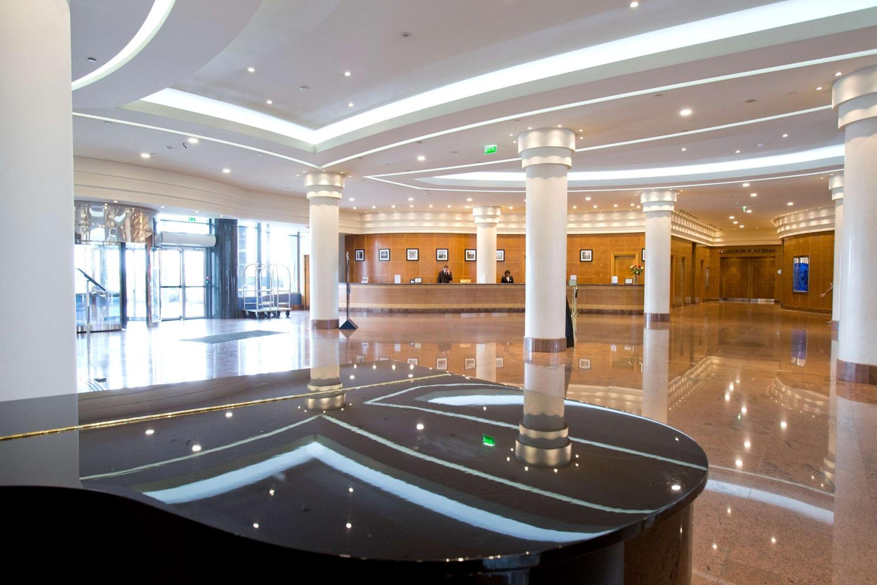 Hilton Paris Charles De Gaulle Airport 2