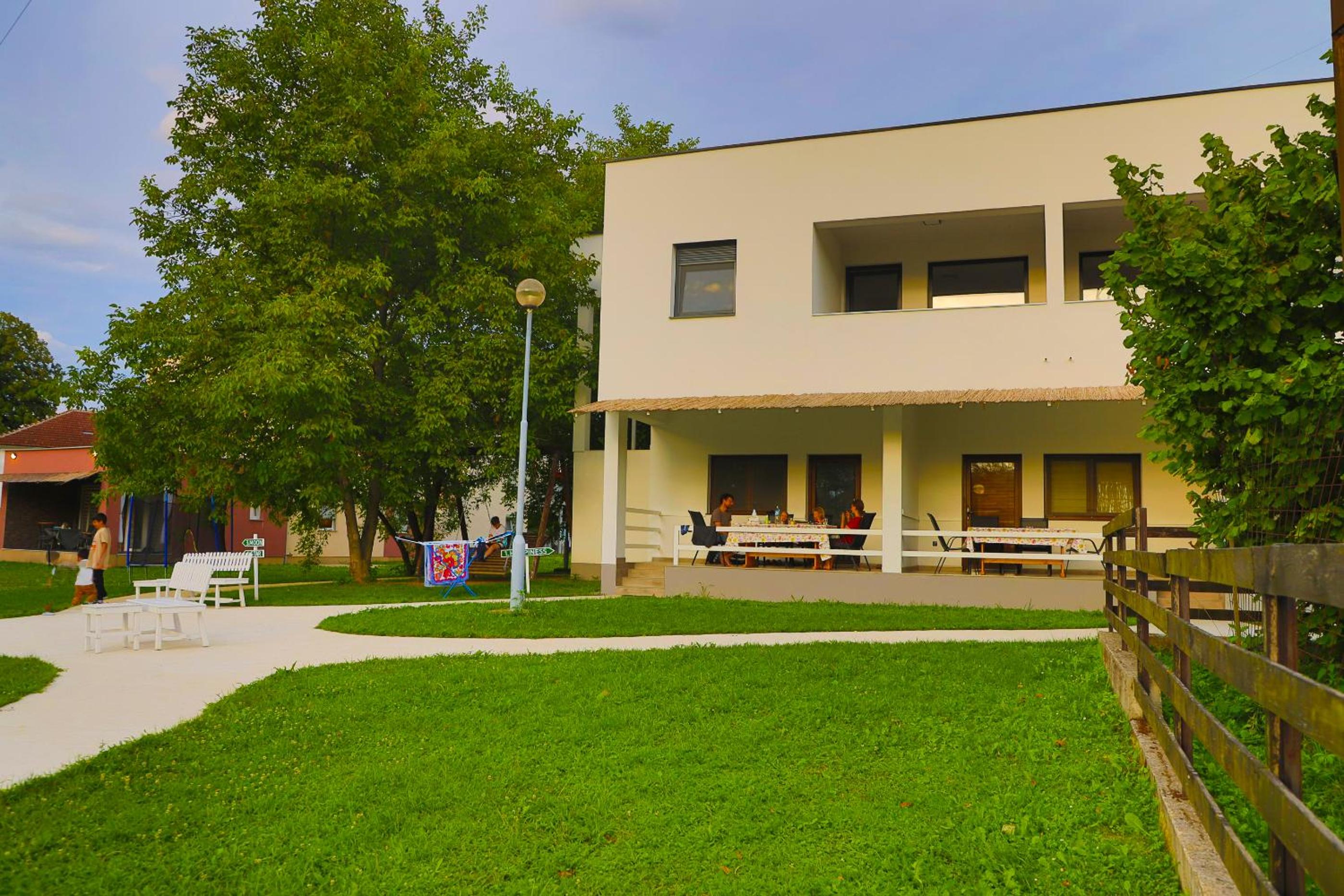 Holiday Homes Pozitiva