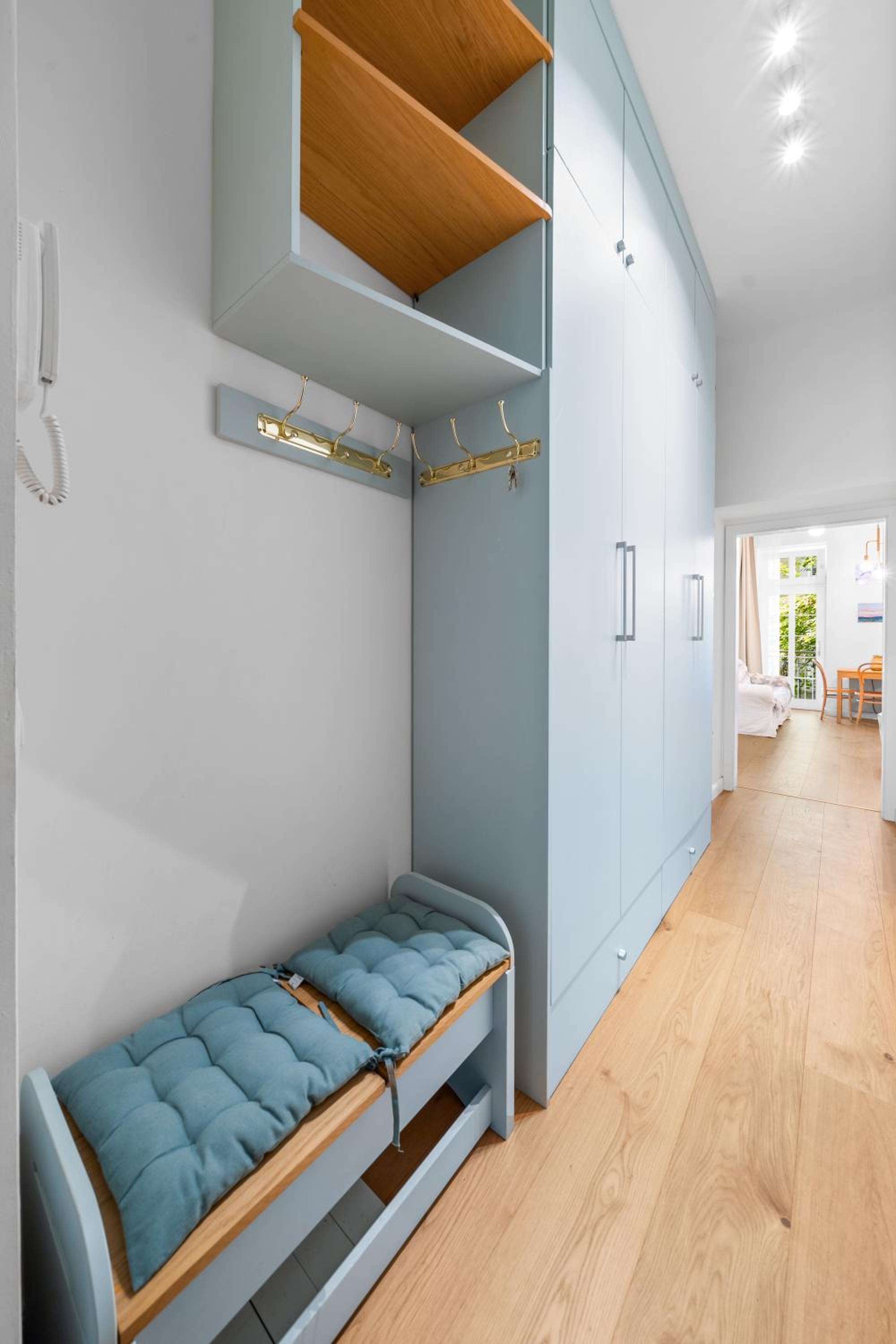 Central Vienna Apartment with Garden View