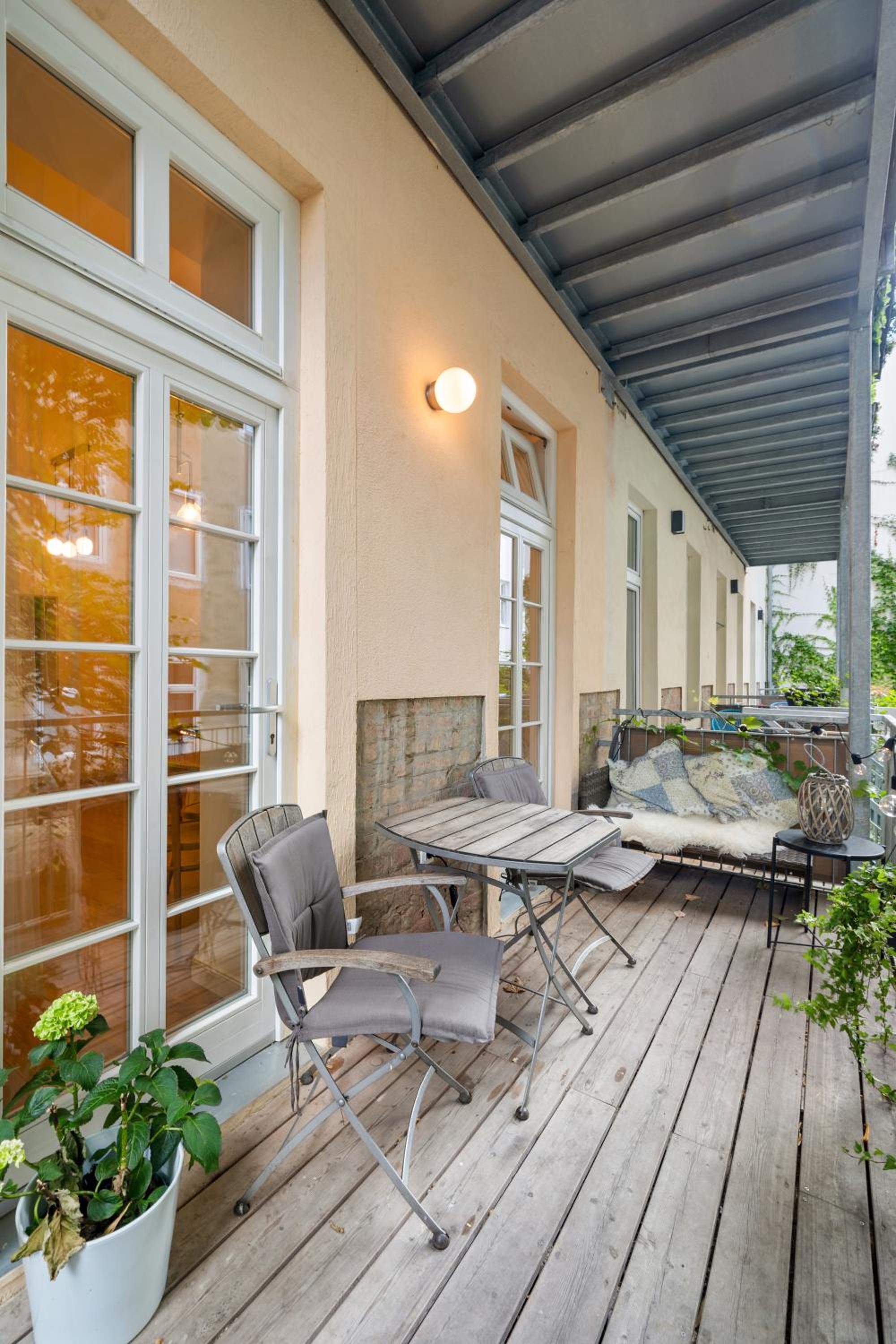 Central Vienna Apartment with Garden View