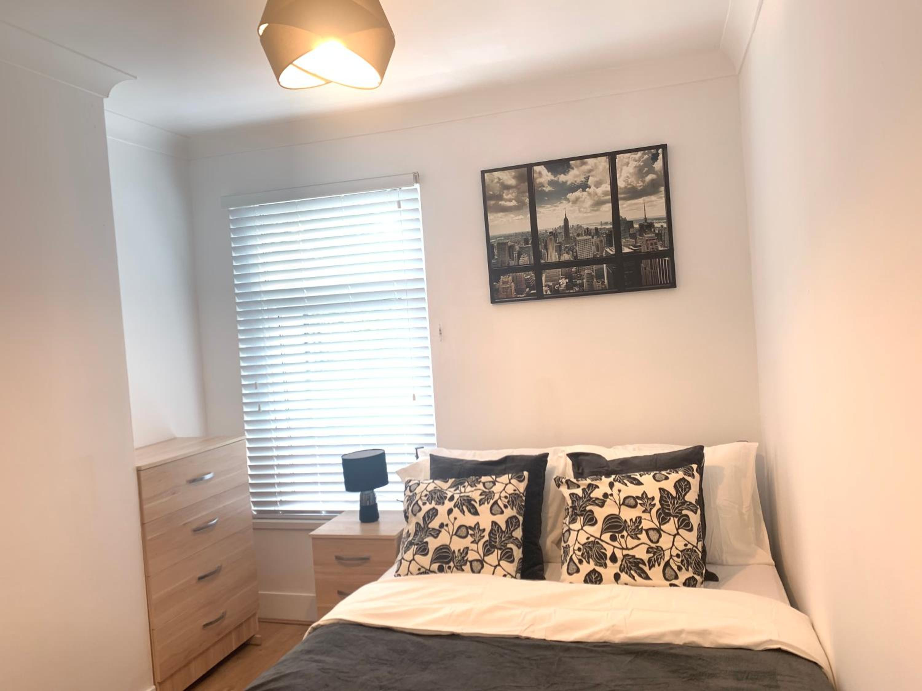Central Stratford Cozy Double Room view 2