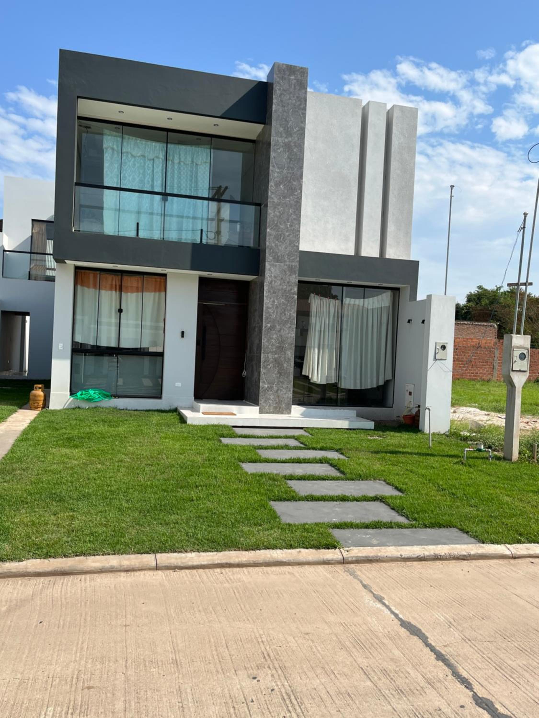 DEPARTAMENTO Y CONDOMINIO RECIEN CONSTRUIDO 2023 zona norte cerca UCEBOL