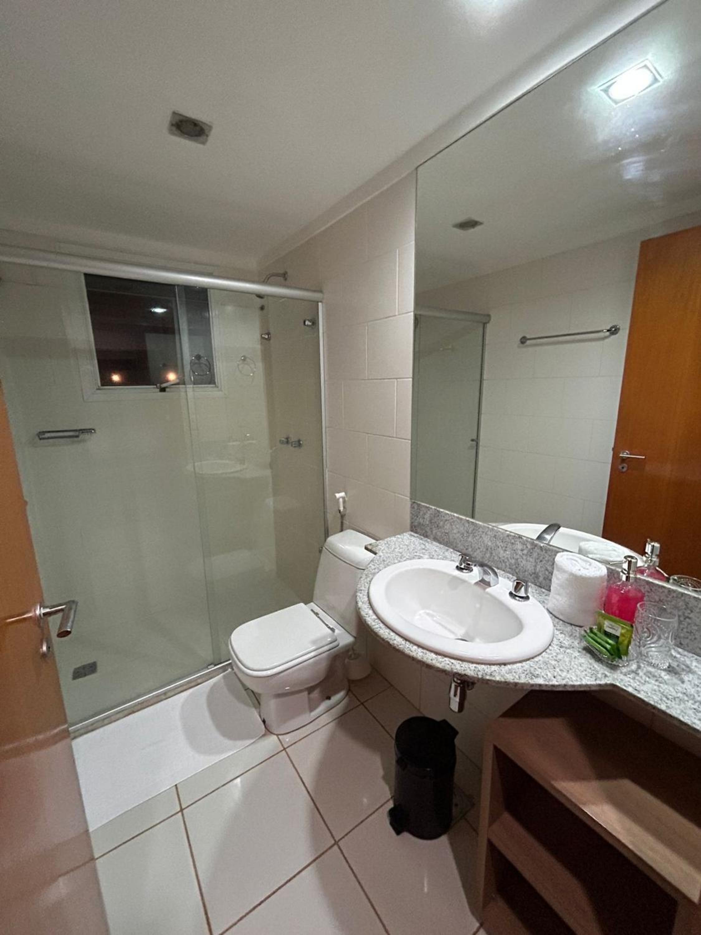 B2014 Flat área central em andar alto