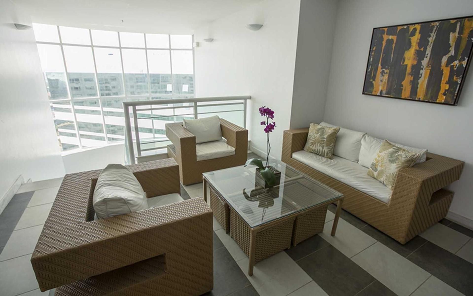 B2014 Flat área central em andar alto