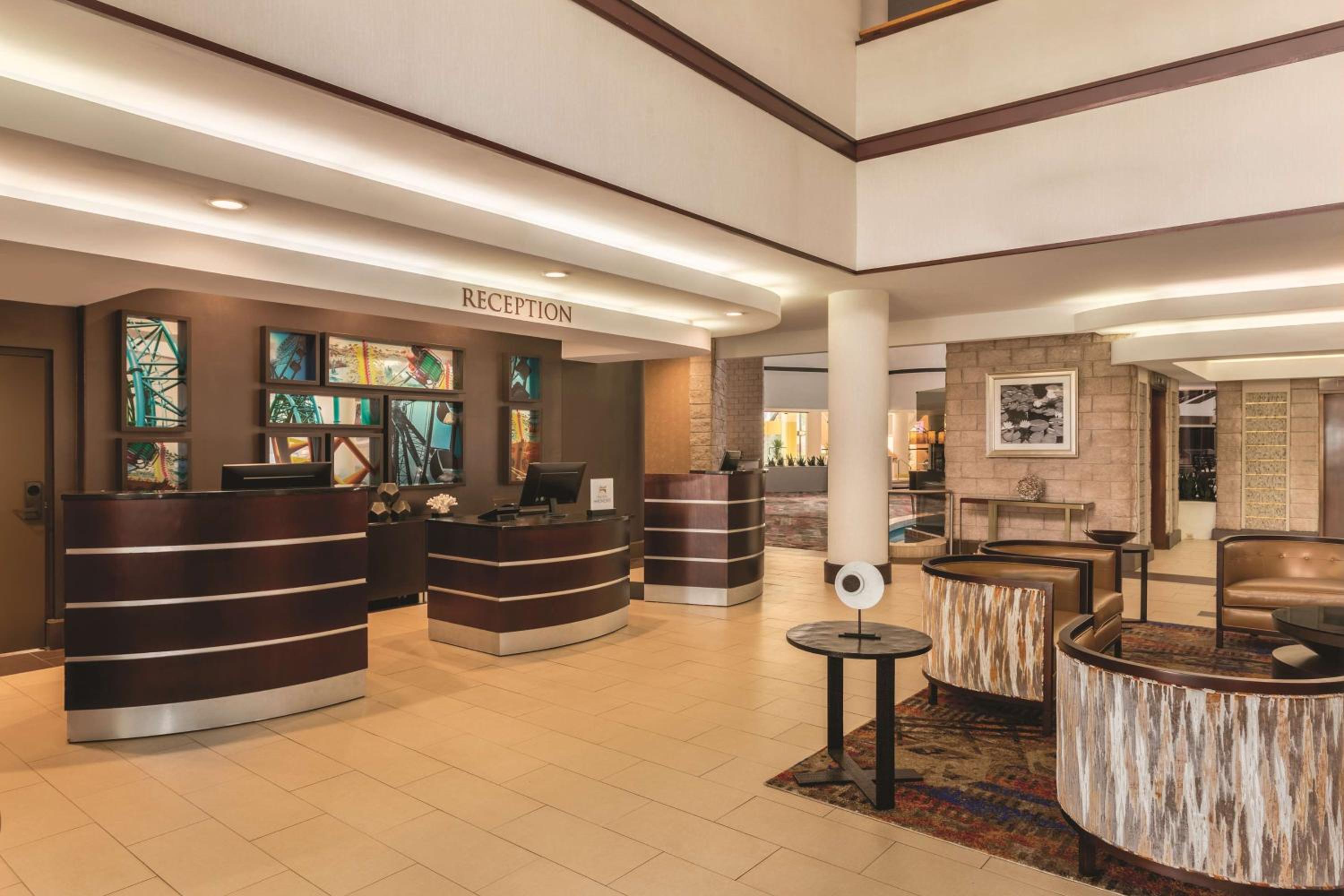 Embassy Suites by Hilton Orlando International Drive ICON Park-3