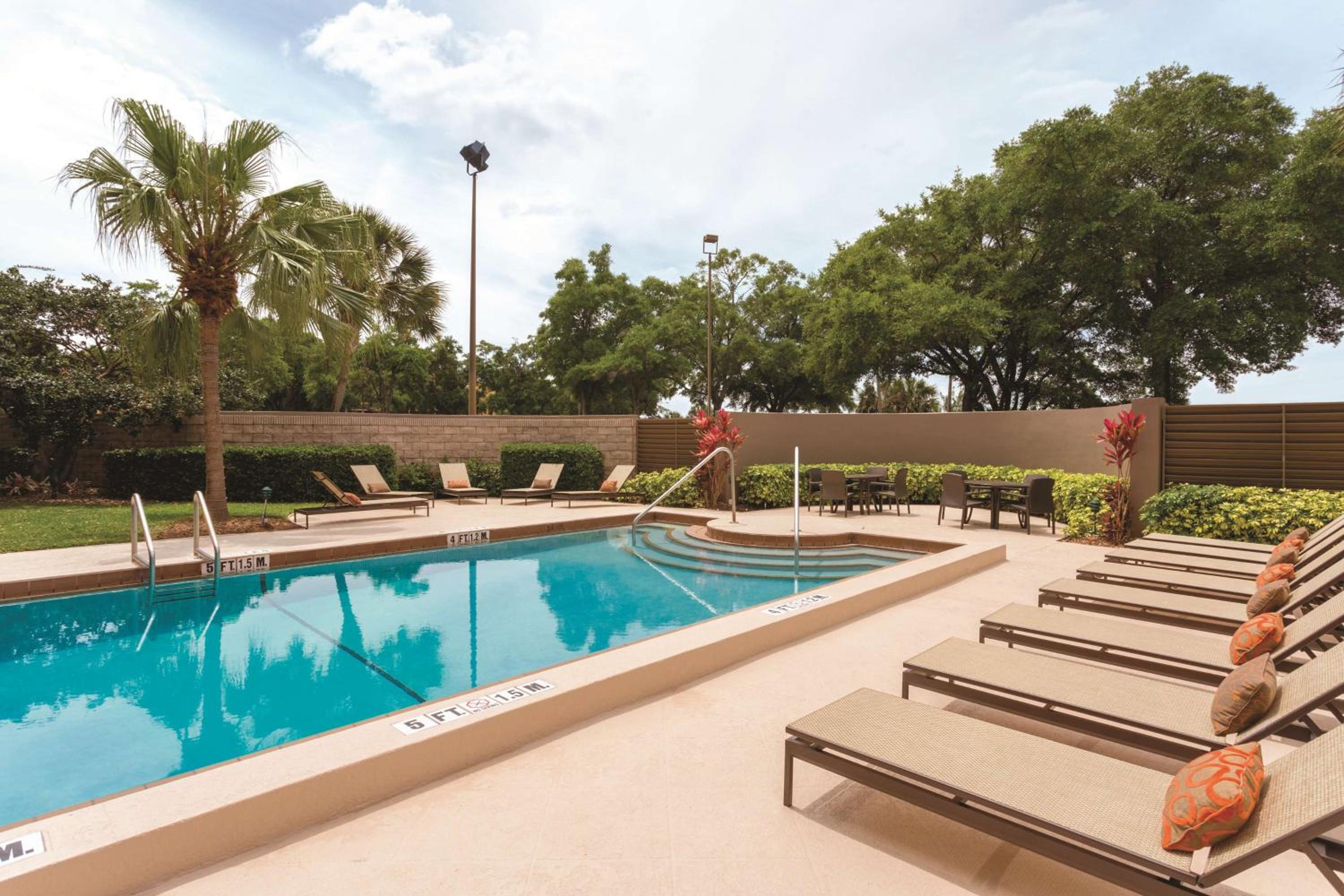 Embassy Suites by Hilton Orlando International Drive ICON Park-1