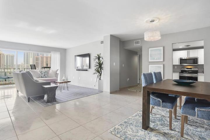 Hotel Modern Ocean View Beach Condo - Image 1