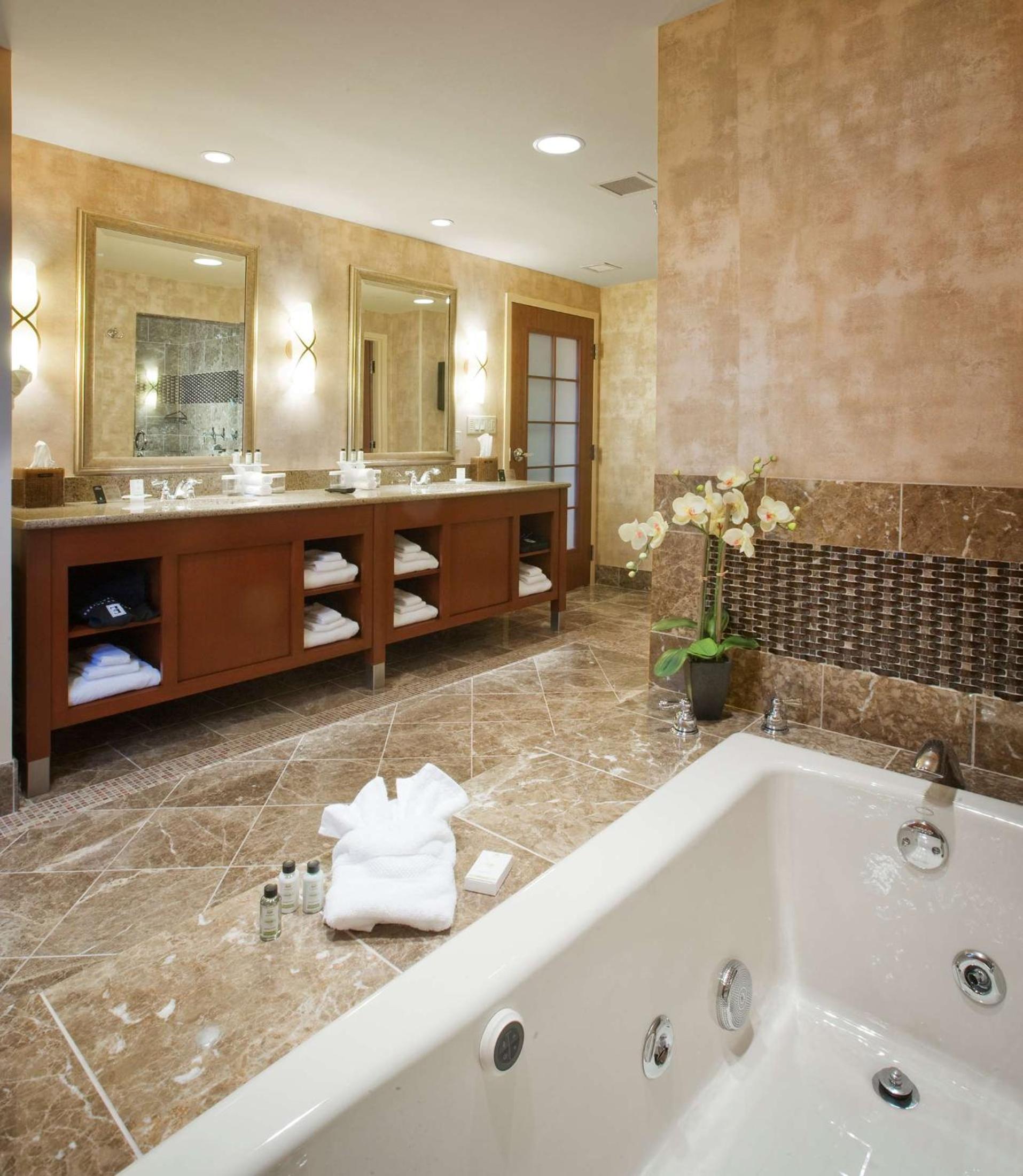 Embassy Suites by Hilton Norman Hotel Conference Center - Property Image 45