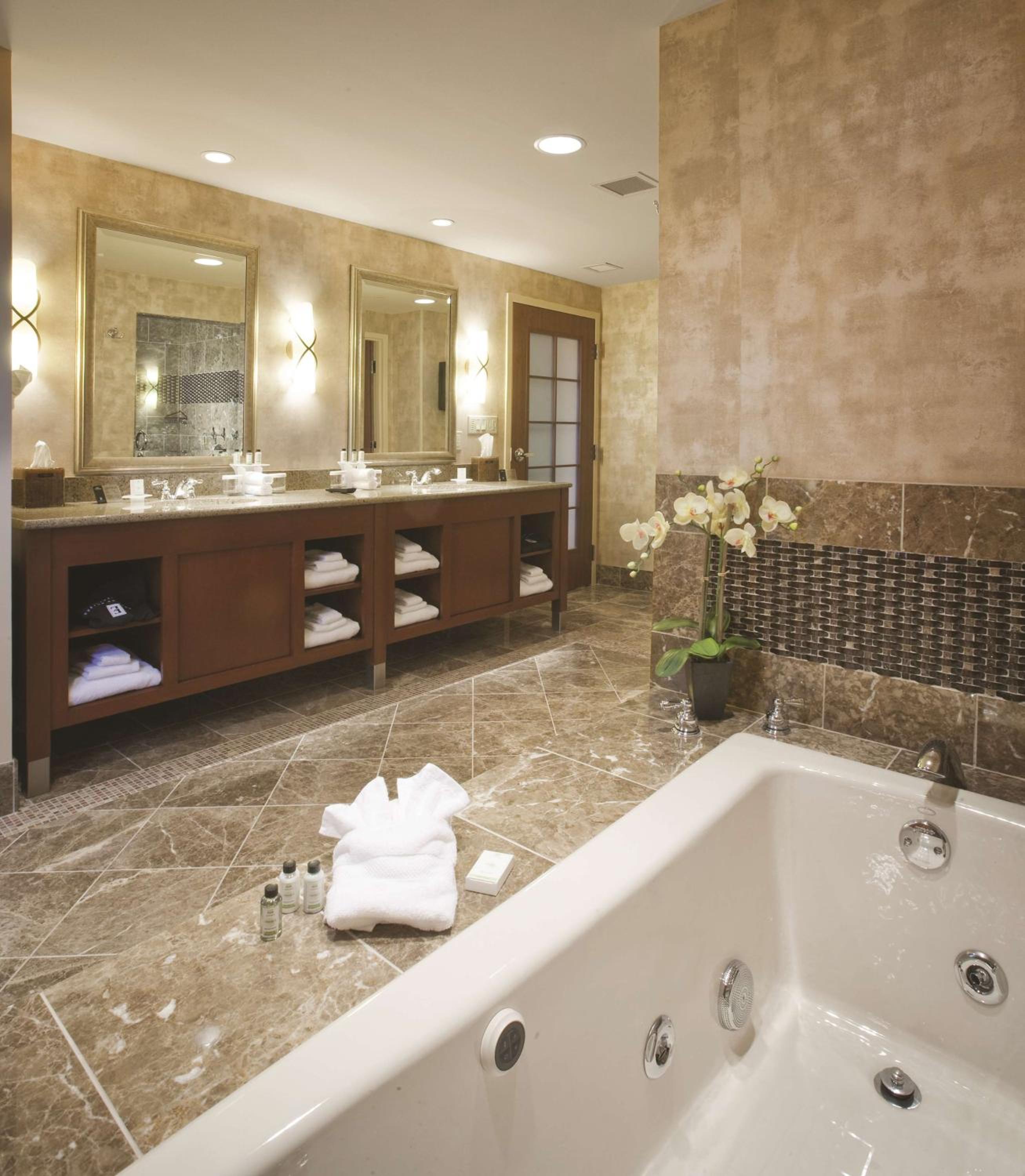 Embassy Suites by Hilton Norman Hotel Conference Center - Property Image 4