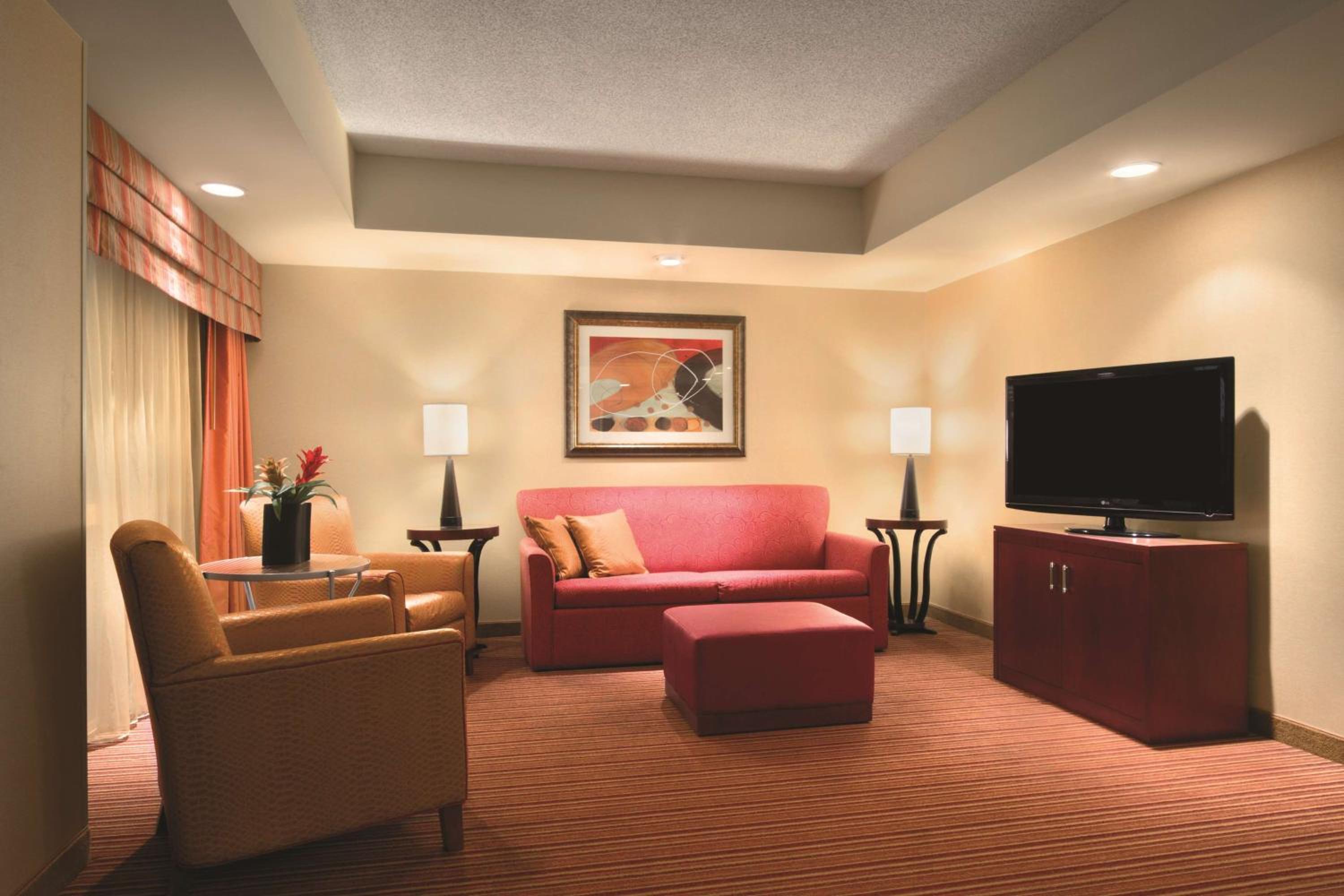 Embassy Suites by Hilton Norman Hotel Conference Center - Property Image 20