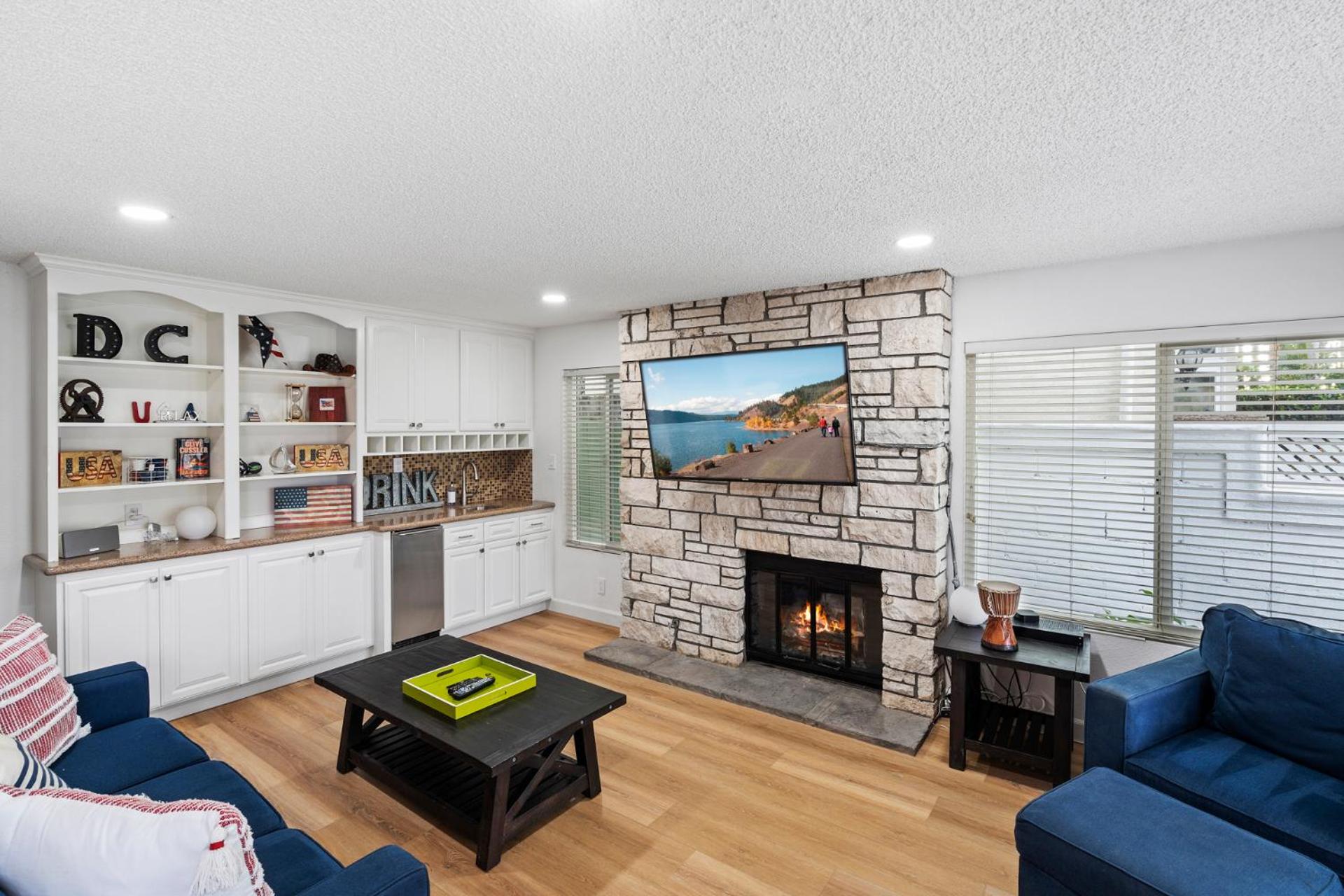 The Americana 4 bedroom with spa and bikes, seps to the beach view 4