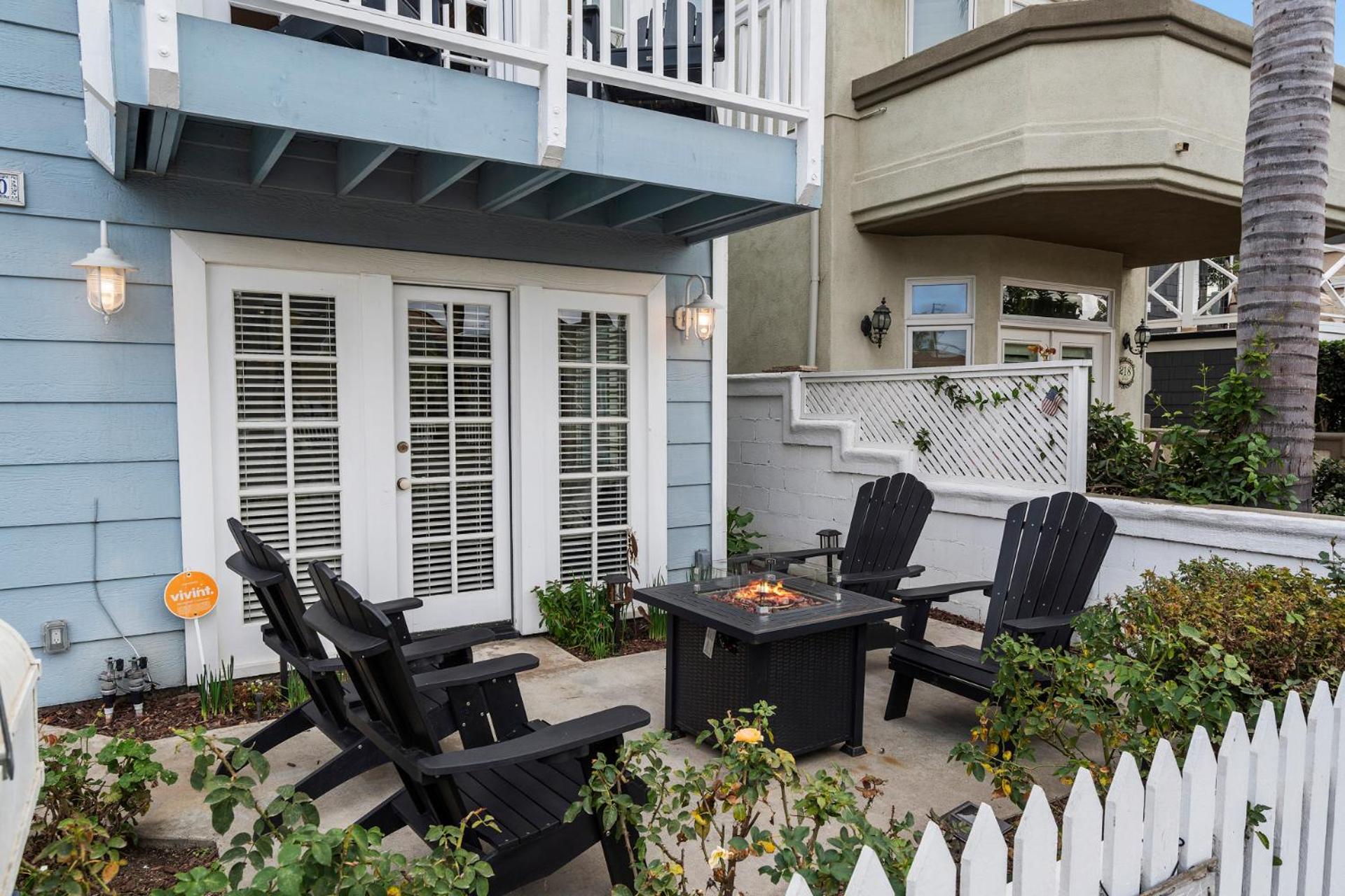 The Americana 4 bedroom with spa and bikes, seps to the beach view 3