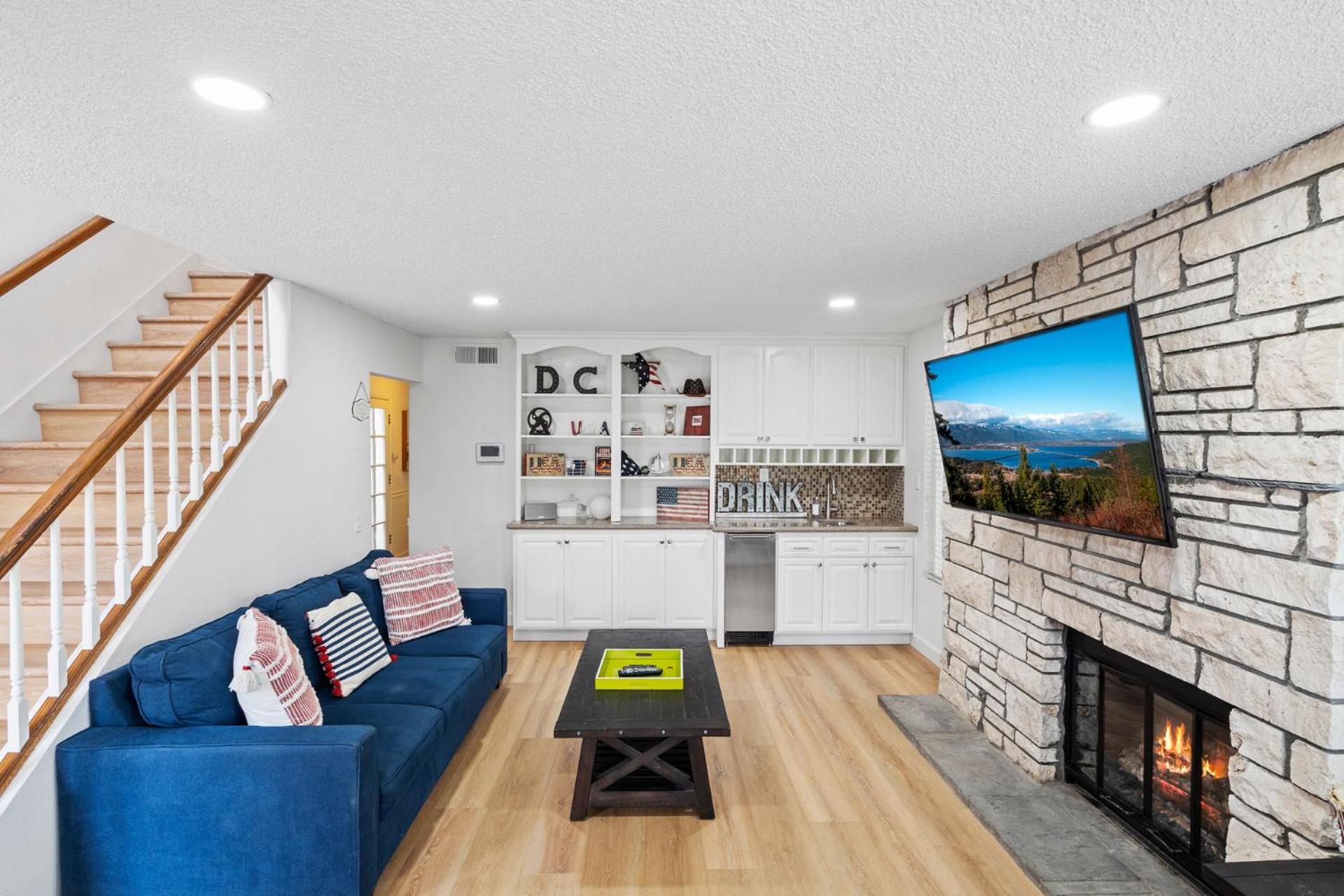 The Americana 4 bedroom with spa and bikes, seps to the beach view 5