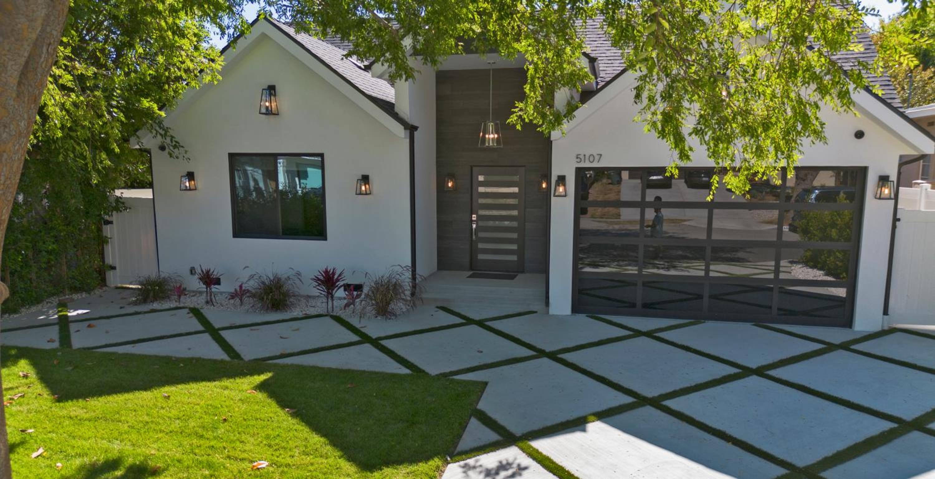 Universal Studio Stellar Home with pool and jacuzzi