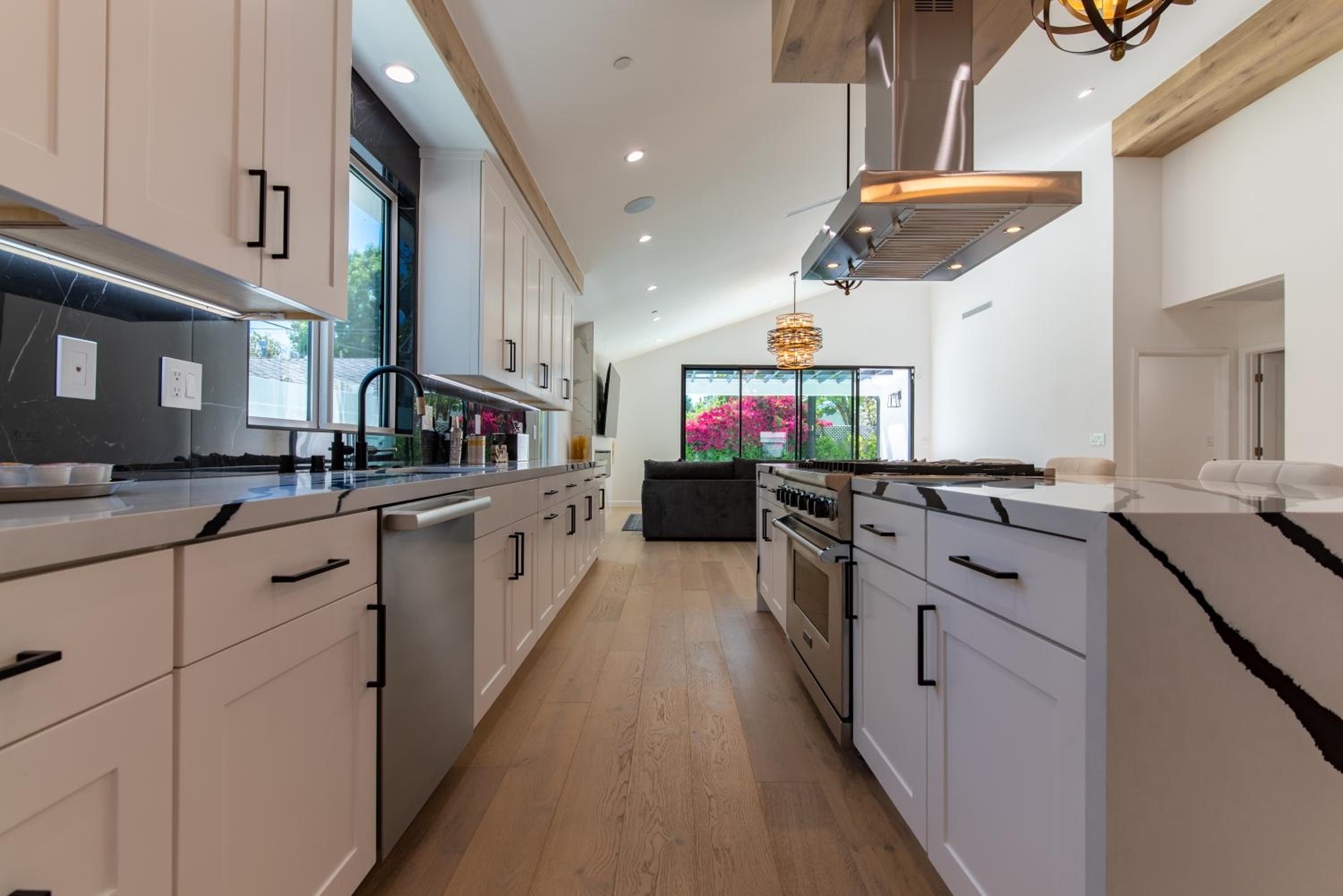 Universal Studio Stellar Home with pool and jacuzzi