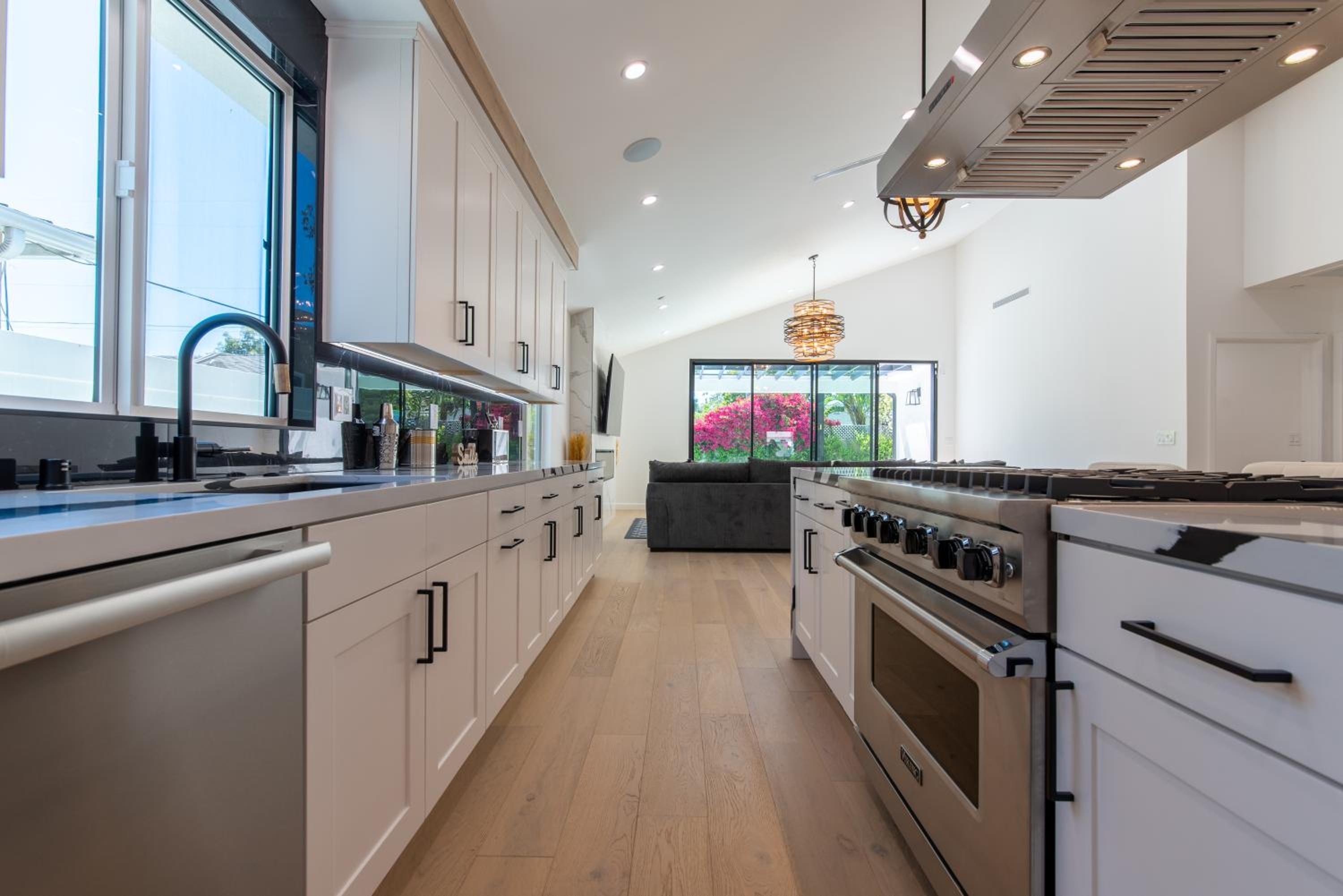 Universal Studio Stellar Home with pool and jacuzzi