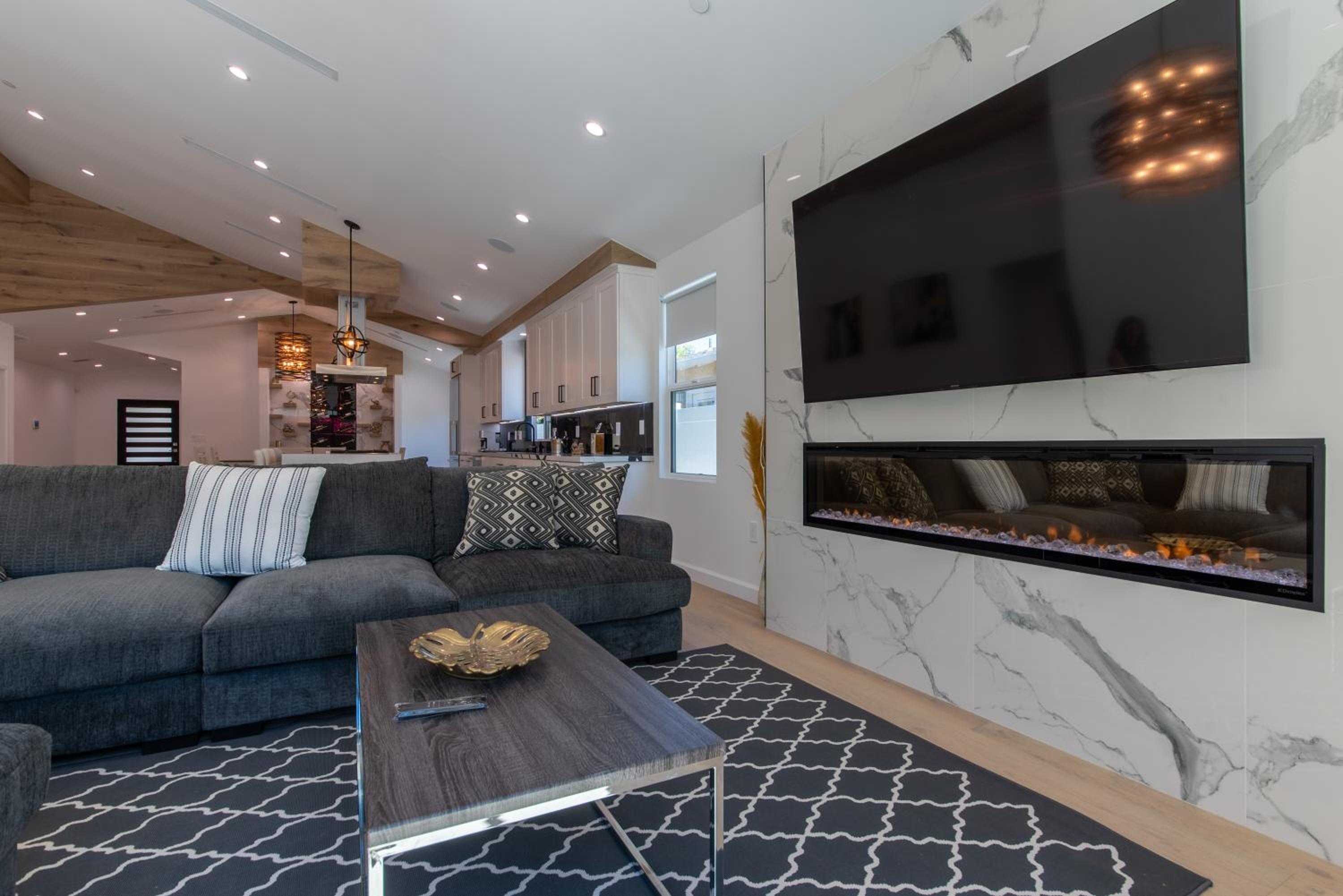 Universal Studio Stellar Home with pool and jacuzzi
