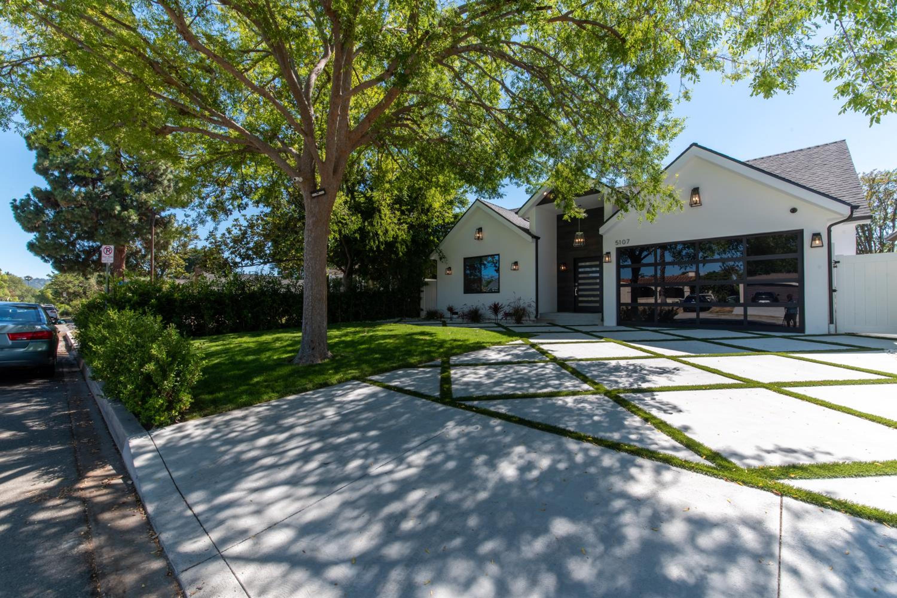 Universal Studio Stellar Home with pool and jacuzzi