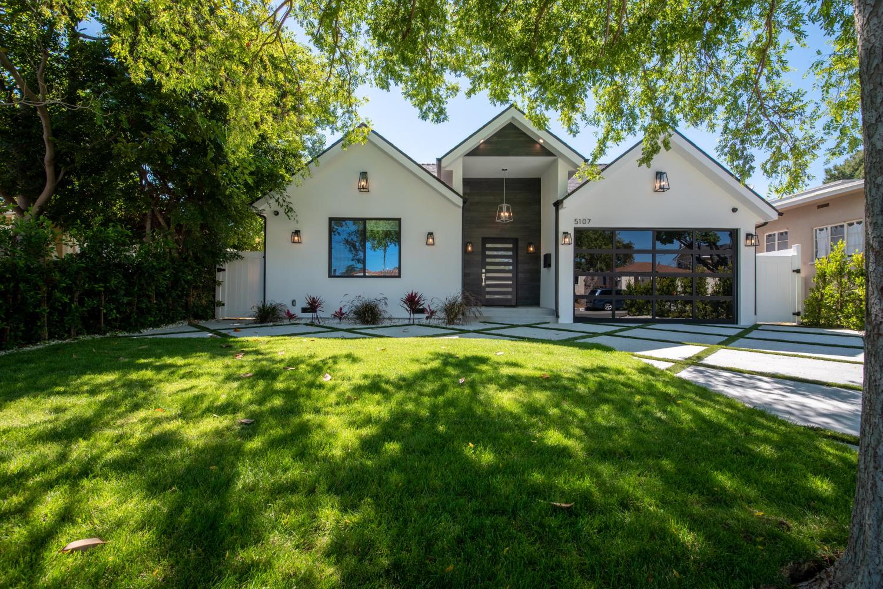 Universal Studio Stellar Home with pool and jacuzzi