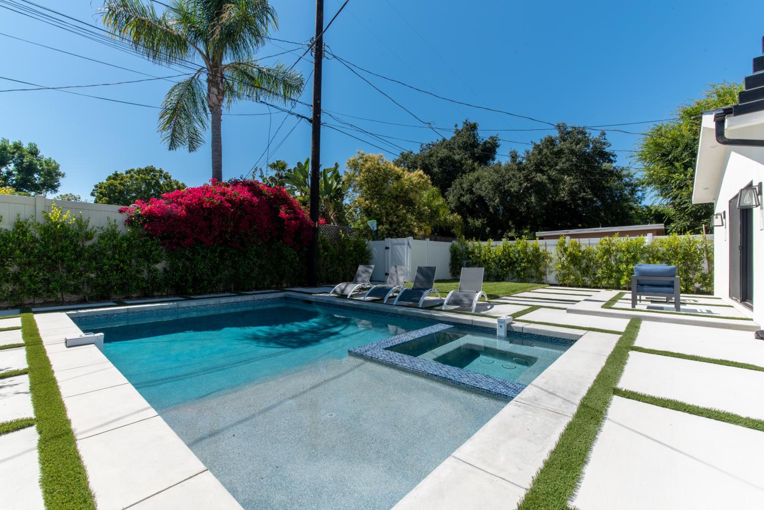 Universal Studio Stellar Home with pool and jacuzzi