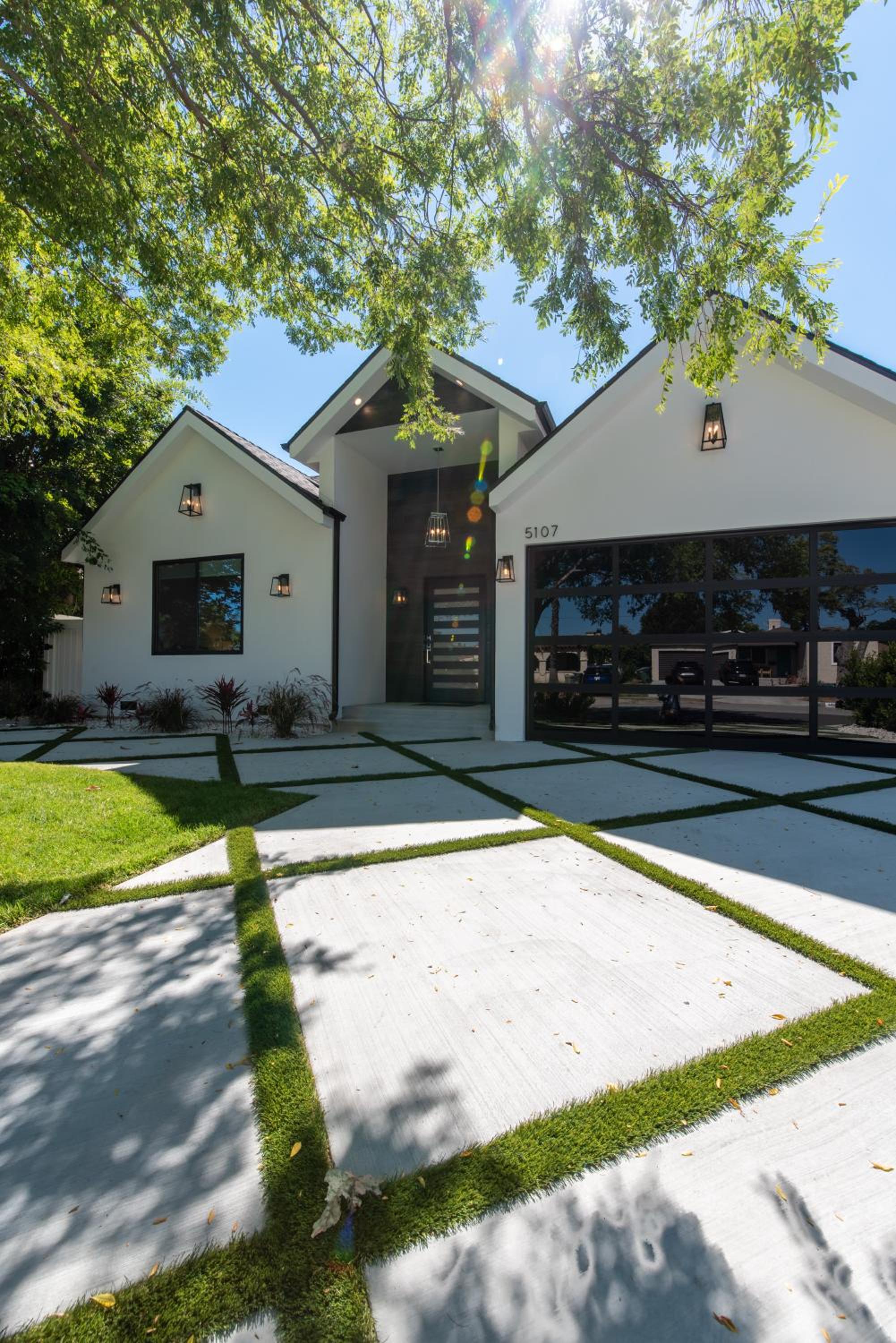 Universal Studio Stellar Home with pool and jacuzzi