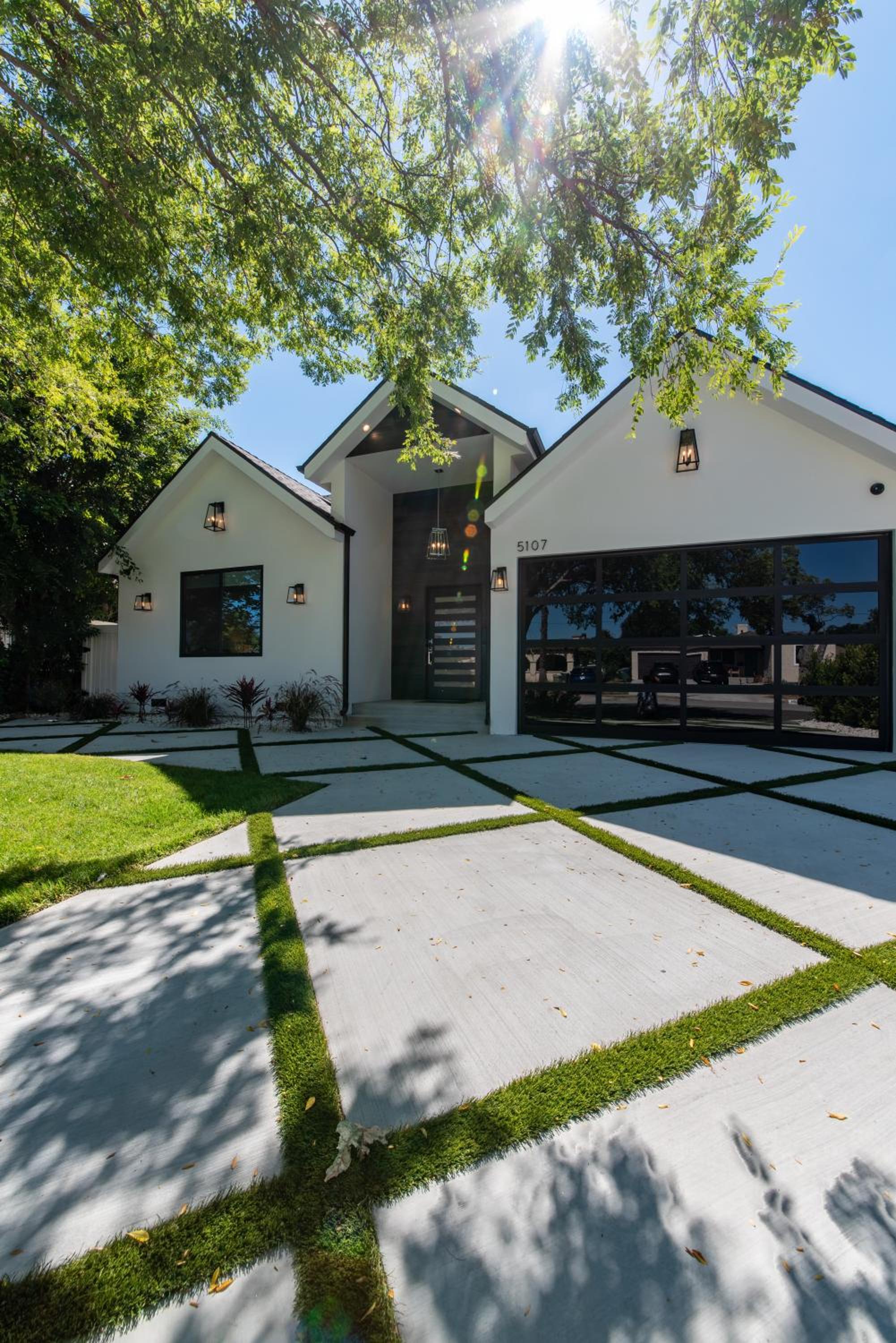 Universal Studio Stellar Home with pool and jacuzzi