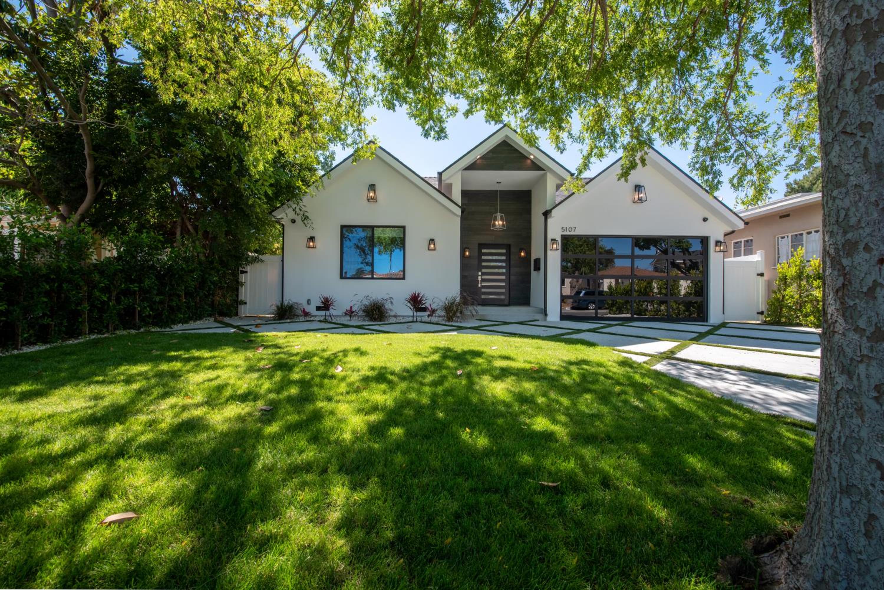 Universal Studio Stellar Home with pool and jacuzzi