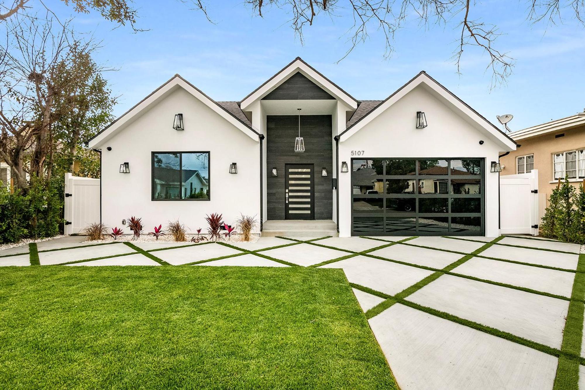 Universal Studio Stellar Home with pool and jacuzzi