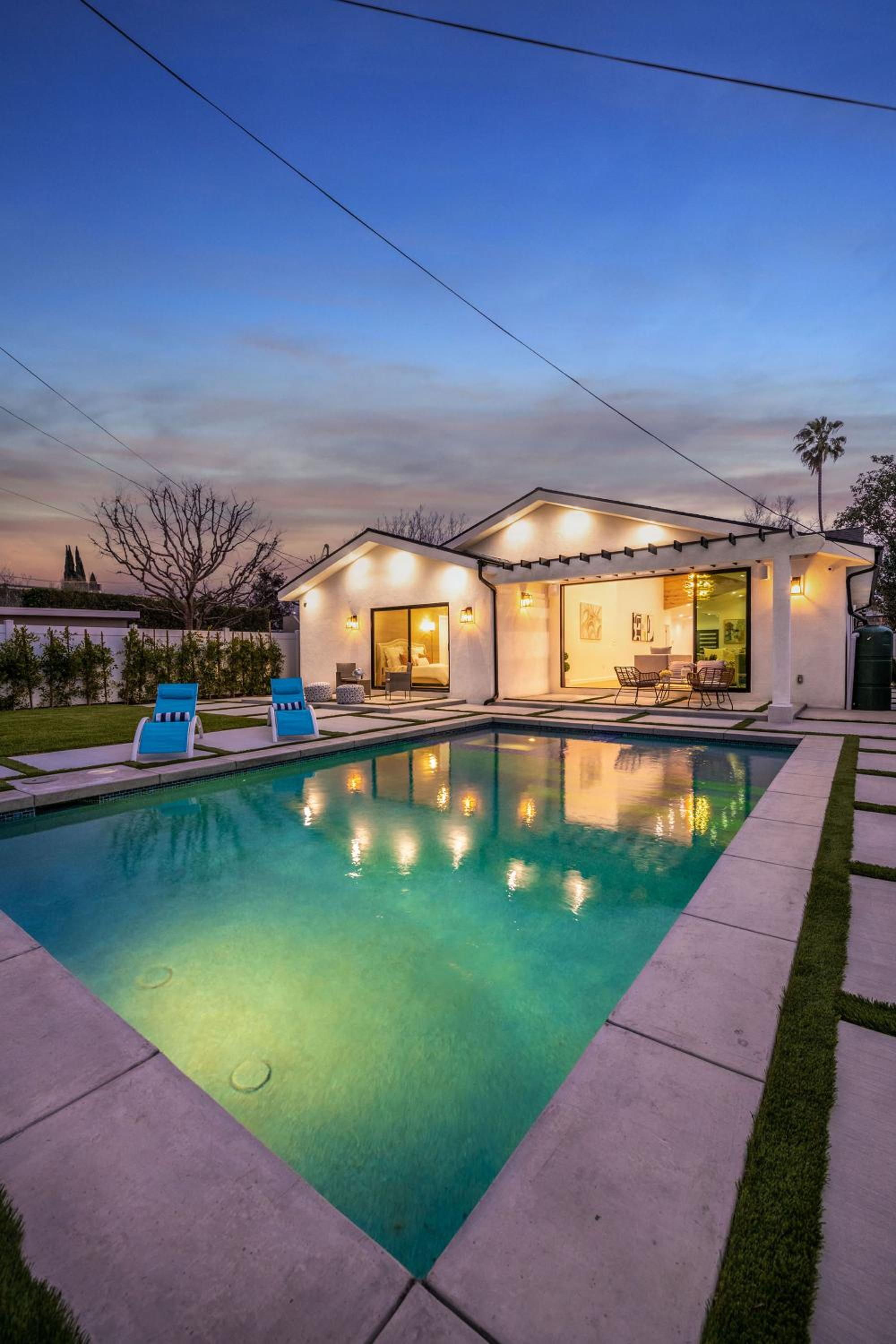 Universal Studio Stellar Home with pool and jacuzzi