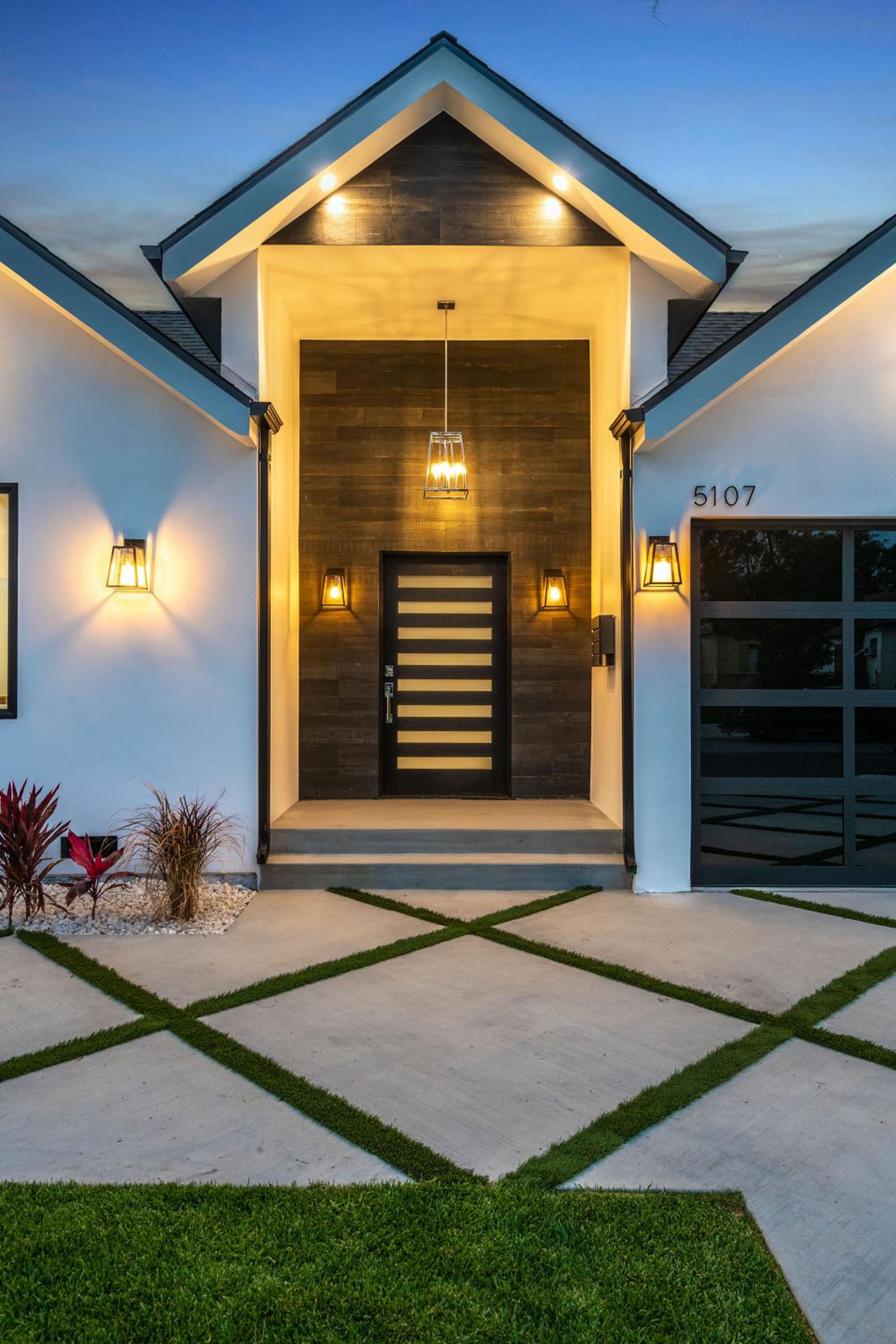Universal Studio Stellar Home with pool and jacuzzi