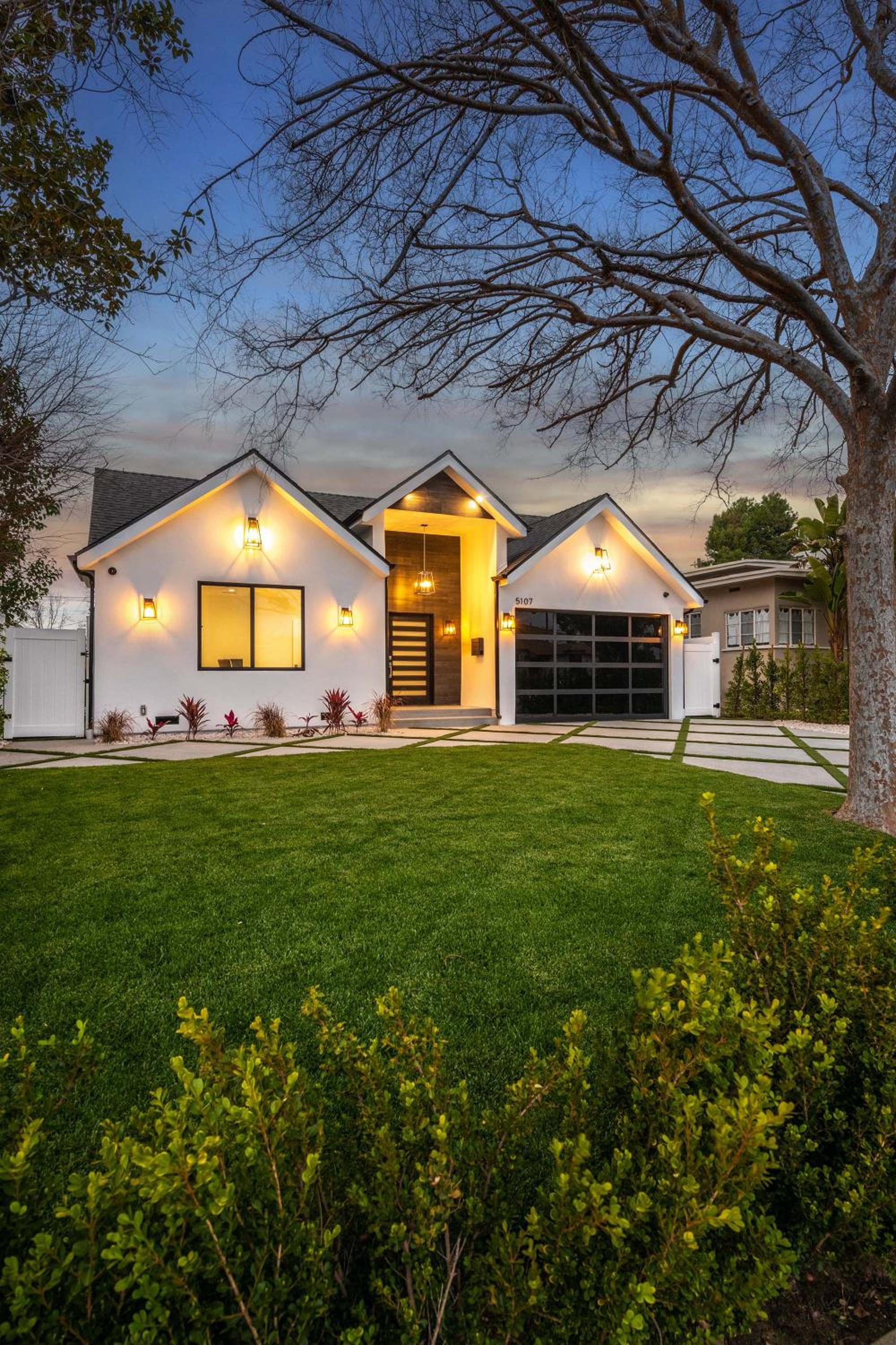 Universal Studio Stellar Home with pool and jacuzzi