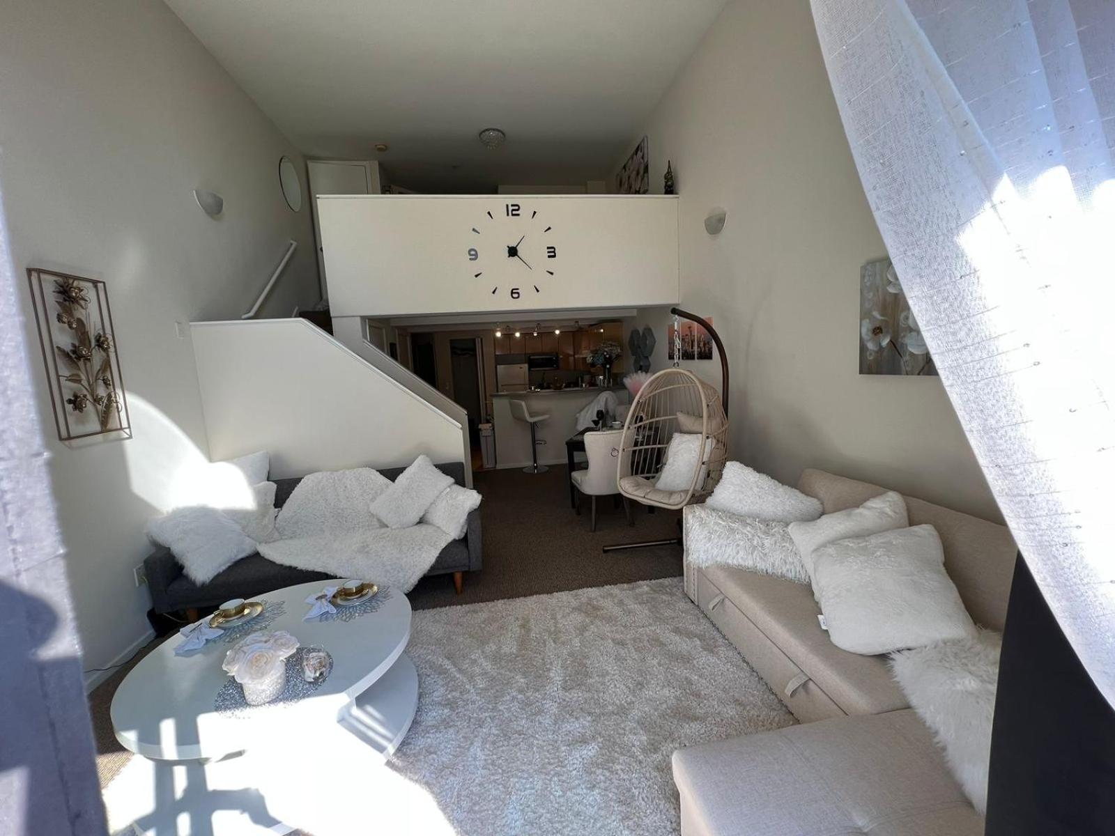 Cozy Downtown Condo Retreat with Space Needle View view 5