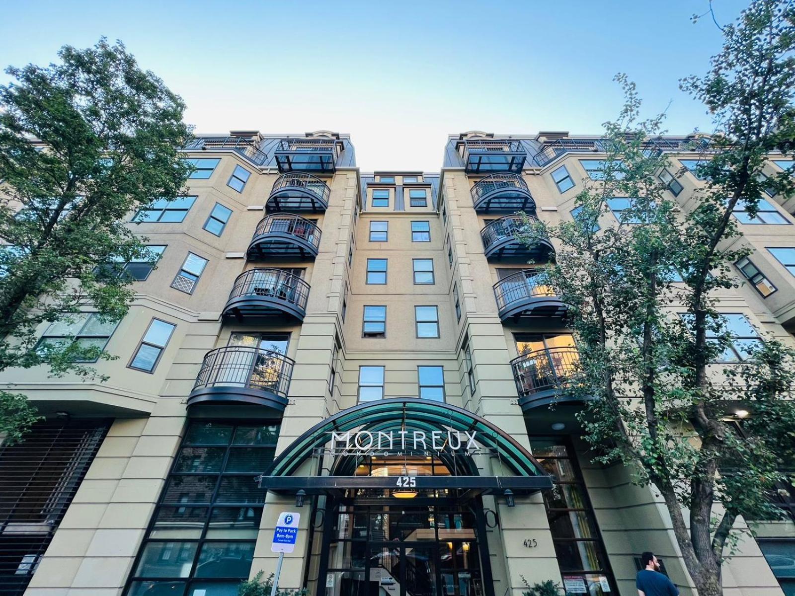 Cozy Downtown Condo Retreat with Space Needle View view 3