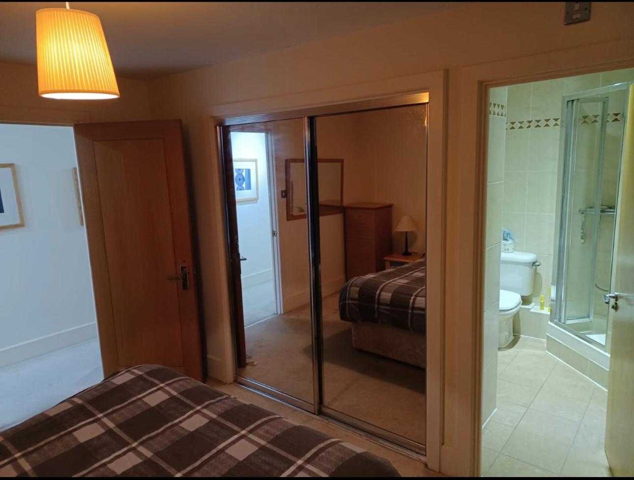Budget Double room with Private Bathroom - Shared Flat