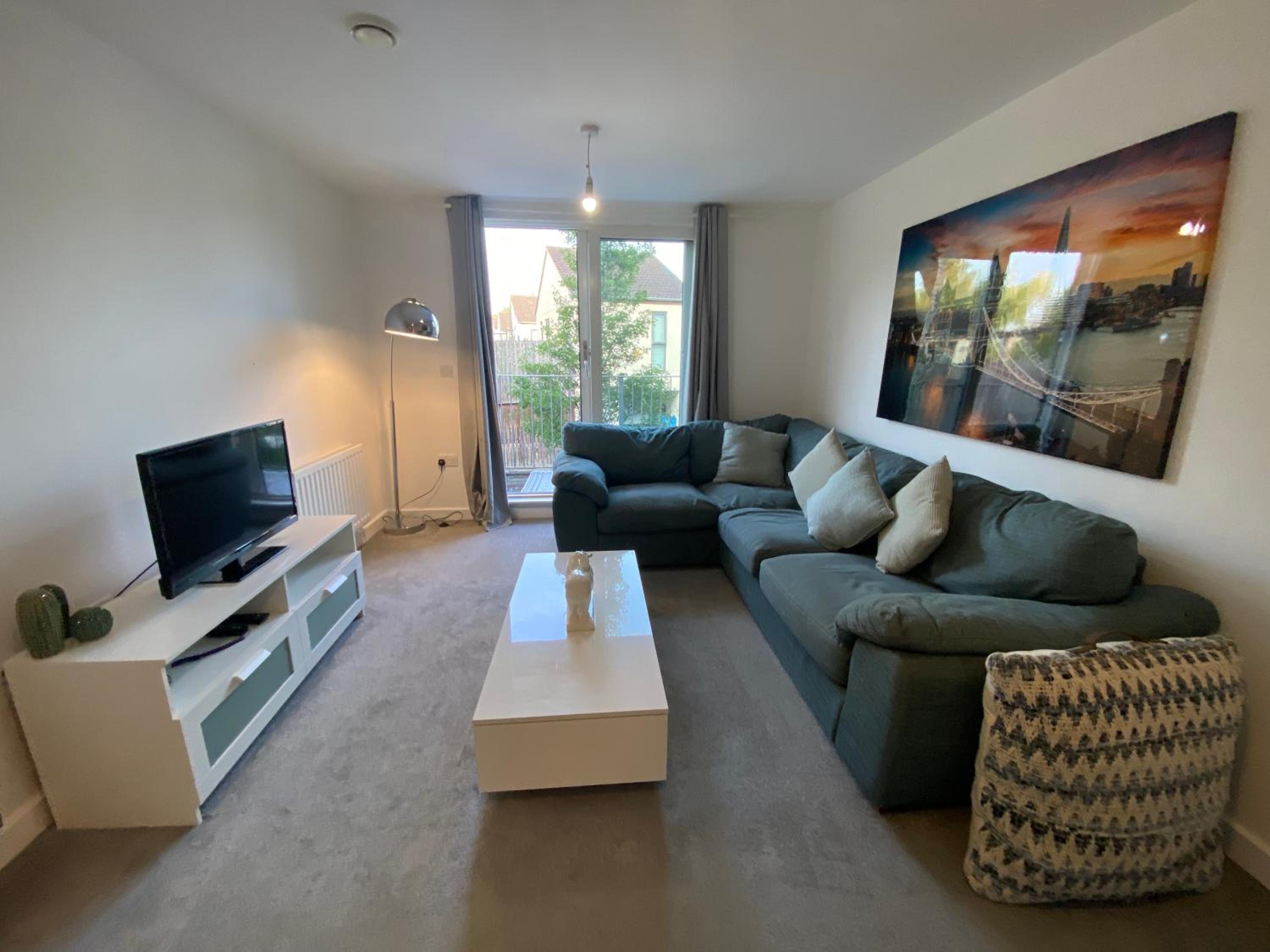 Spacious Flat in Central Street view 2