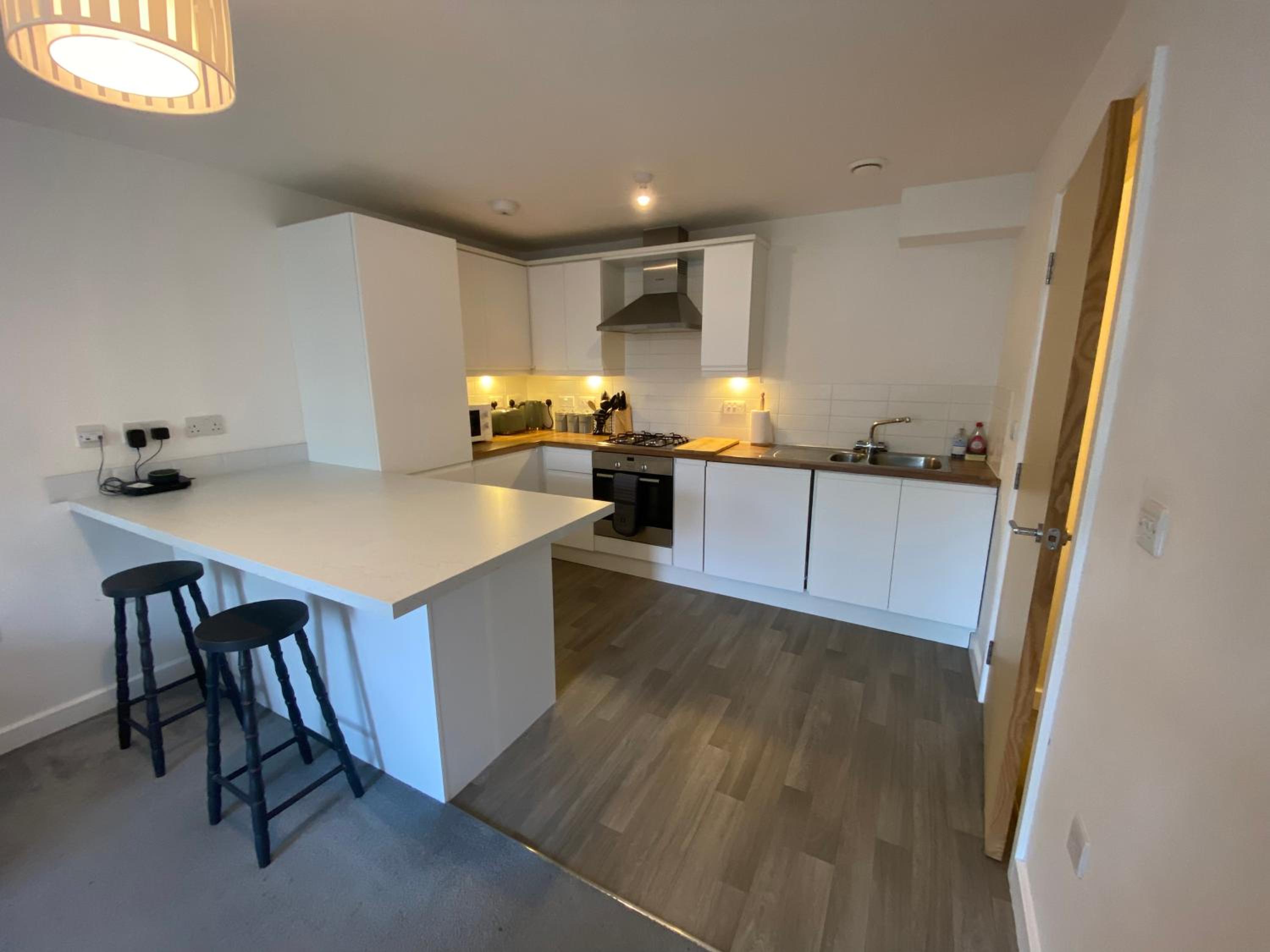 Spacious Flat in Central Street view 3