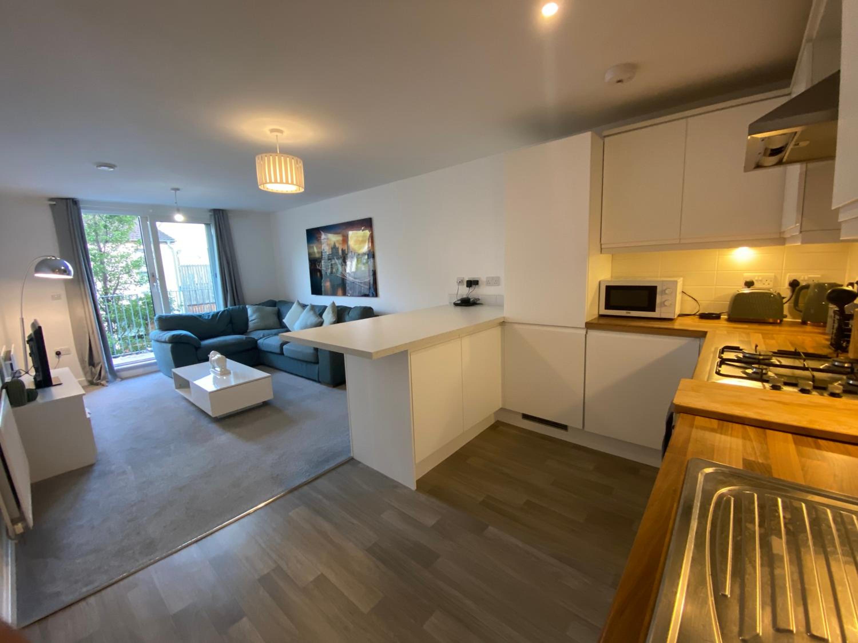 Spacious Flat in Central Street view 4