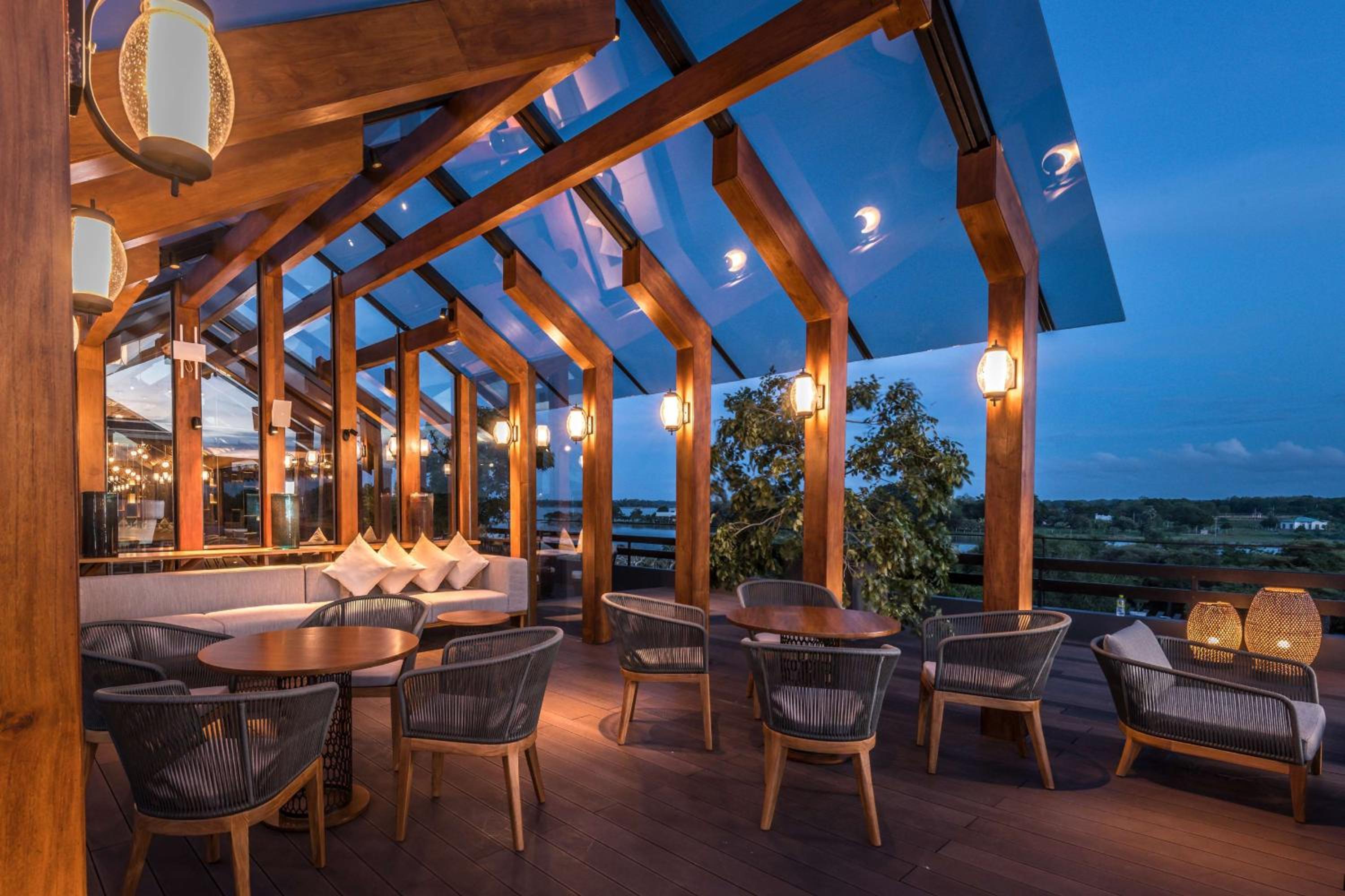DoubleTree by Hilton Weerawila Rajawarna Resort