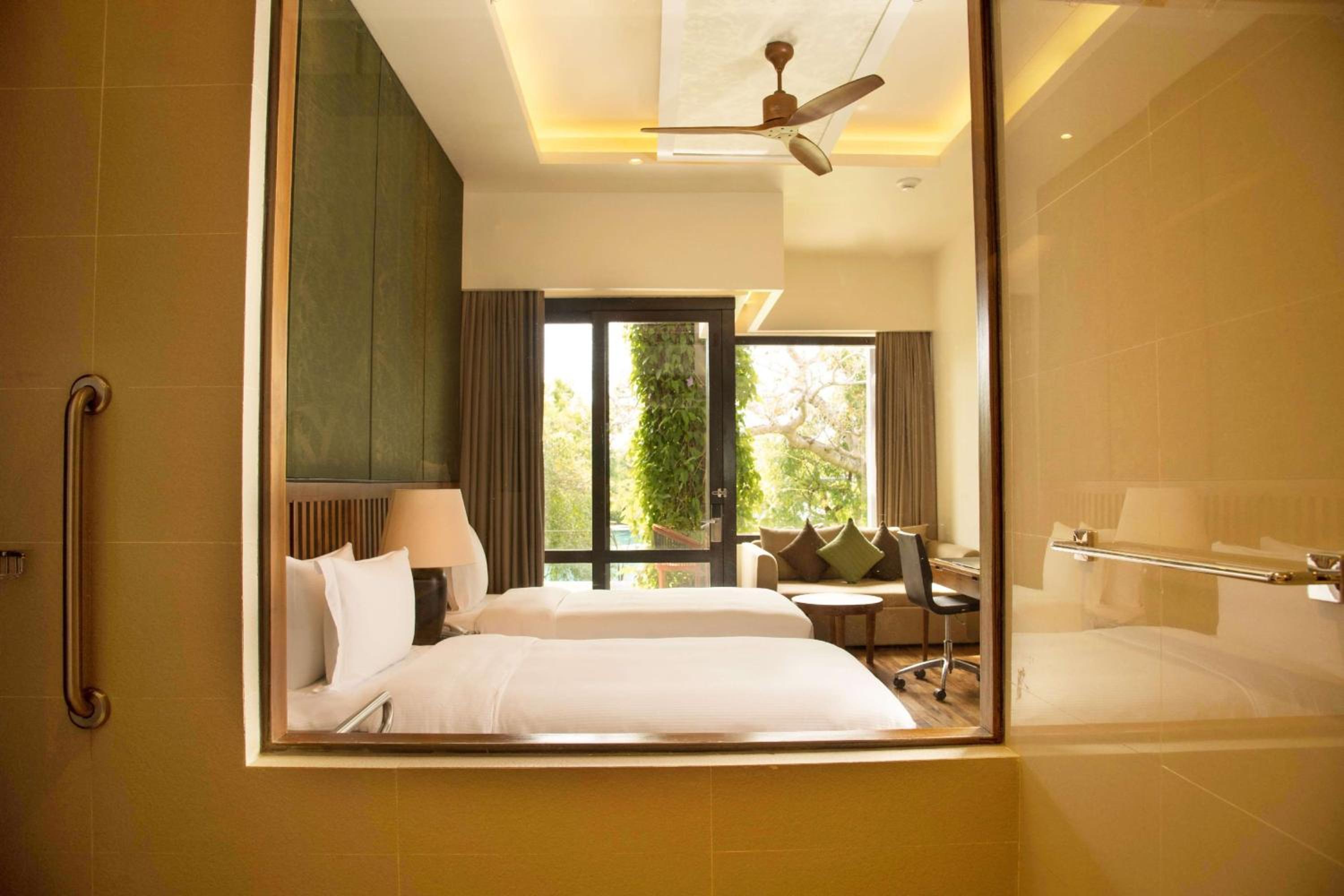 DoubleTree by Hilton Weerawila Rajawarna Resort