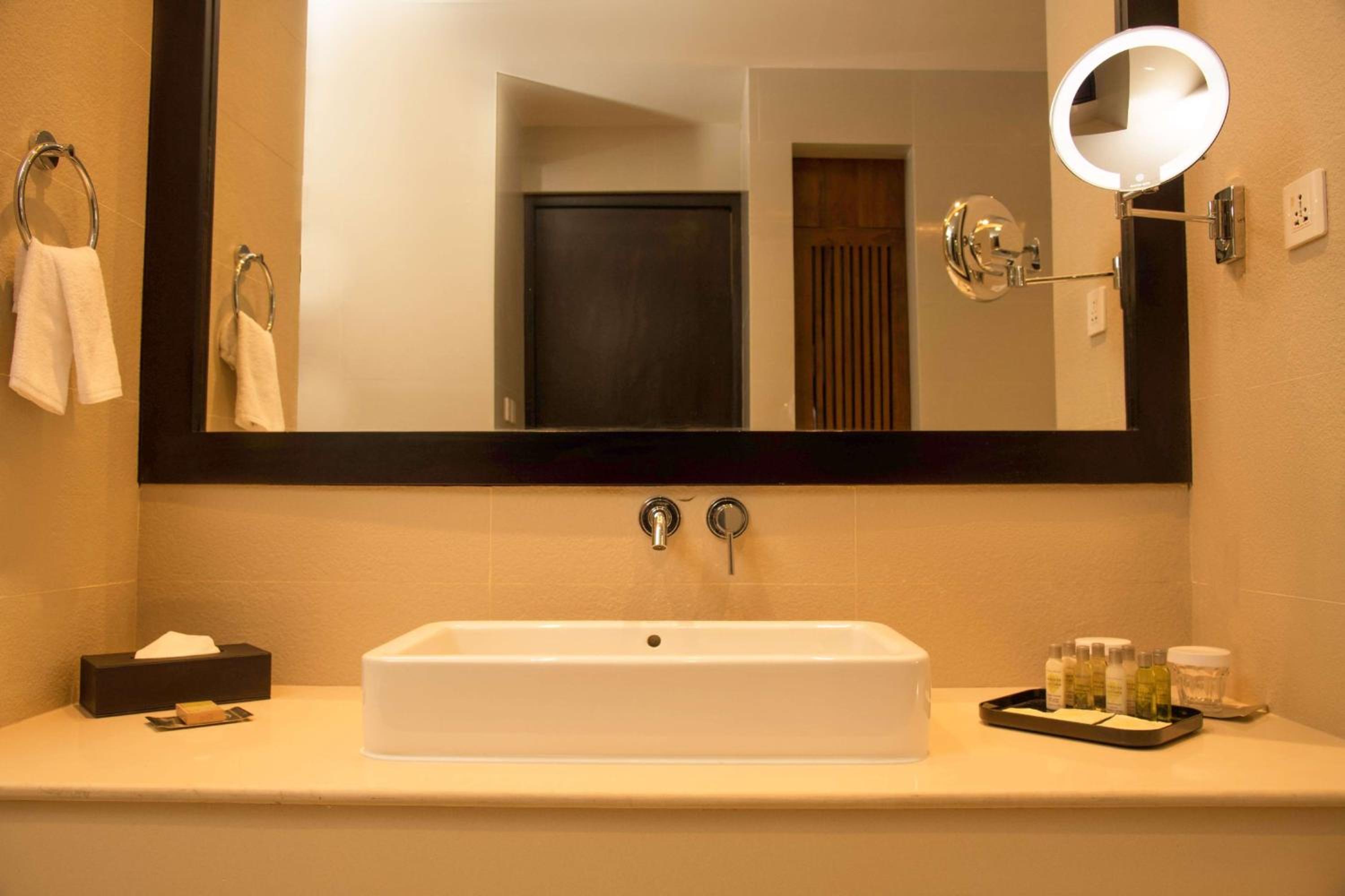 DoubleTree by Hilton Weerawila Rajawarna Resort